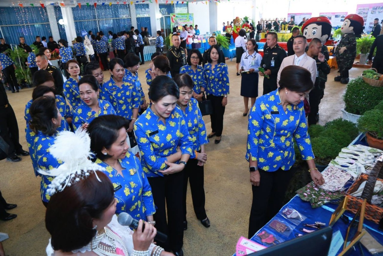 074 เมื่อวันที่ ๑๙- ๒๐ กุมภาพันธ์ ๒๕๖๓ นายกสมาคมภริยาฯ พร้อมด้วยคณะกรรมการฯ เดินทางไปตรวจเยี่ยมโครงการต่างๆ ของสมาคมฯ ณ ศูนย์อำนวยการสร้างอาวุธ ศูนย์การอุตสาหกรรมป้องกันประเทศและพลังงานทหาร จ.ลพบุรี และโรงงานวัตถุระเบิดทหาร กรมการอุตสาหกรรมทหาร ศูนย์การอุตสาหกรรมป้องกันประเทศและพลังงานทหาร จ.นครสวรรค์ ตามลำดับ