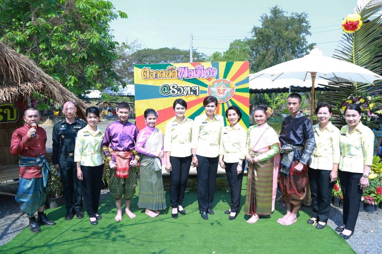074 เมื่อวันที่ ๑๙- ๒๐ กุมภาพันธ์ ๒๕๖๓ นายกสมาคมภริยาฯ พร้อมด้วยคณะกรรมการฯ เดินทางไปตรวจเยี่ยมโครงการต่างๆ ของสมาคมฯ ณ ศูนย์อำนวยการสร้างอาวุธ ศูนย์การอุตสาหกรรมป้องกันประเทศและพลังงานทหาร จ.ลพบุรี และโรงงานวัตถุระเบิดทหาร กรมการอุตสาหกรรมทหาร ศูนย์การอุตสาหกรรมป้องกันประเทศและพลังงานทหาร จ.นครสวรรค์ ตามลำดับ