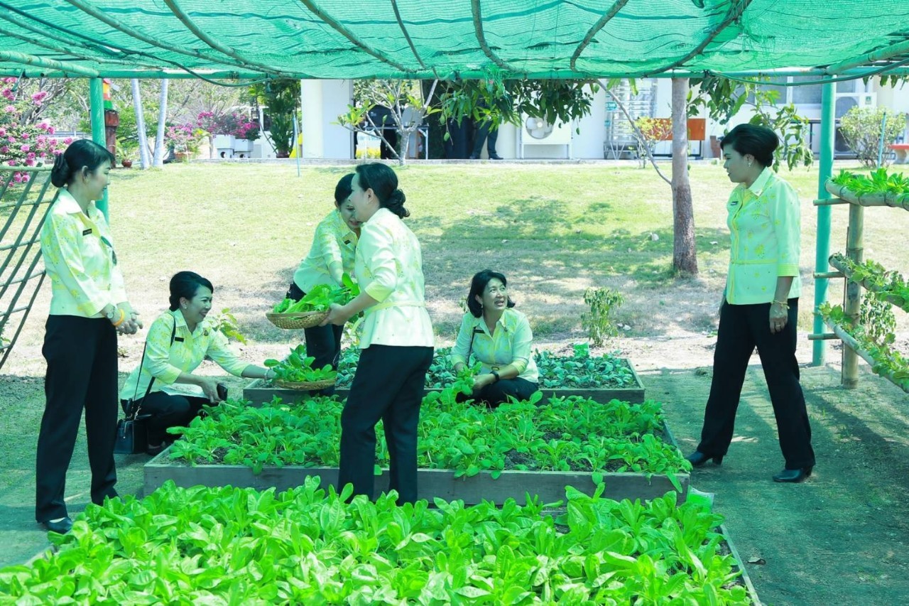 074 เมื่อวันที่ ๑๙- ๒๐ กุมภาพันธ์ ๒๕๖๓ นายกสมาคมภริยาฯ พร้อมด้วยคณะกรรมการฯ เดินทางไปตรวจเยี่ยมโครงการต่างๆ ของสมาคมฯ ณ ศูนย์อำนวยการสร้างอาวุธ ศูนย์การอุตสาหกรรมป้องกันประเทศและพลังงานทหาร จ.ลพบุรี และโรงงานวัตถุระเบิดทหาร กรมการอุตสาหกรรมทหาร ศูนย์การอุตสาหกรรมป้องกันประเทศและพลังงานทหาร จ.นครสวรรค์ ตามลำดับ