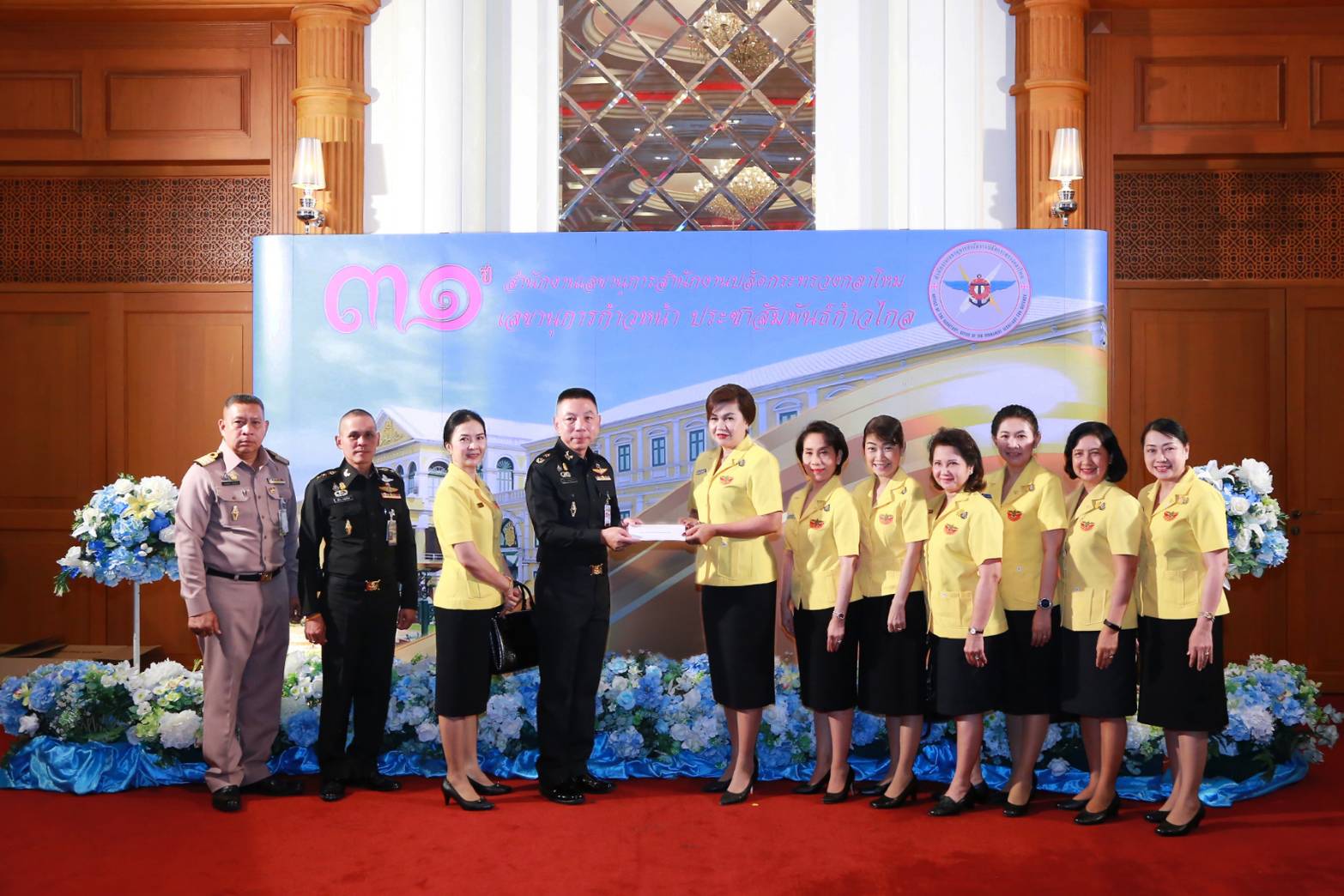 076 เมื่อวันที่ ๒๘ กุมภาพันธ์ ๒๕๖๓ นายกสมาคมภริยาฯ พร้อมด้วยคณะกรรมการฯ ร่วมงานวันคล้ายวันสถาปนา สำนักงานเลขานุการสำนักงานปลัดกระทรวงกลาโหม ครบรอบปีที่ ๓๑ ณ ห้องพินิตประชานาถ ในศาลาว่าการกลาโหม กรุงเทพฯ