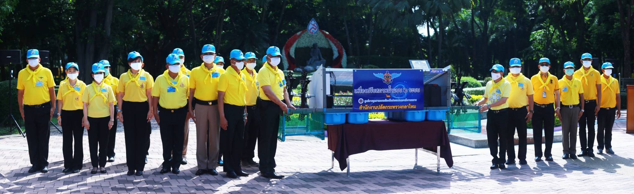 093 เมื่อวันพุธที่ ๒๒ กรกฎาคม ๒๕๖๓ คุณรมิดา อินทรเจริญ นายกสมาคมภริยาข้าราชการสำนักงานปลัดกระทรวงกลาโหม พร้อมด้วยคณะกรรมการสมาคมฯ ร่วมกิจกรรมโครงการจิตอาสา " เราทำความดีเพื่อ ชาติ ศาสน์ กษัตริย์ " กิจกรรมทำความสะอาดบริเวณบ้านพักอ