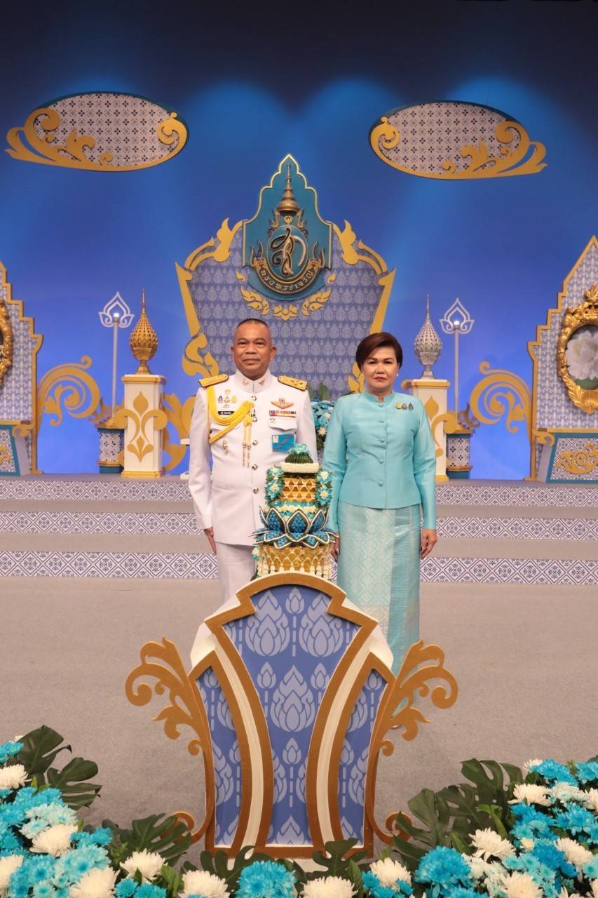 100 เมื่อวันอังคารที่ ๔ สิงหาคม ๒๕๖๓ พลเอก ณัฐ อินทรเจริญ ปลัดกระทรวงกลาโหม พร้อมด้วยคุณรมิดา อินทรเจริญ นายกสมาคมภริยาข้าราชการสำนักงานปลัดกระทรวงกลาโหม นำคณะนายทหารชั้นผู้ใหญ่พร้อมภริยา บันทึกเทปโทรทัศน์อาเศียรวาท ถวายพระพรชัยมงคล