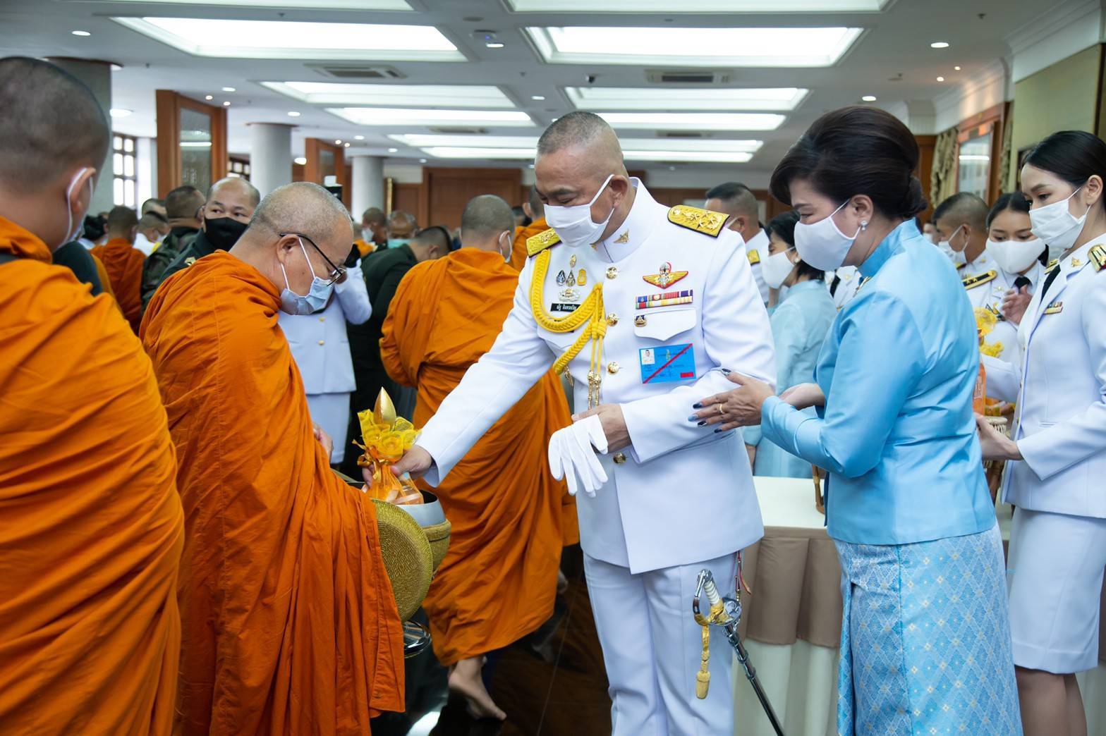 102 เมื่อวันจันทร์ที่ ๑๐ สิงหาคม ๒๕๖๓ คุณรมิดา อินทรเจริญ นายกสมาคมภริยาข้าราชการสำนักงานปลัดกระทรวงกลาโหม พร้อมด้วยคณะกรรมการสมาคมฯ