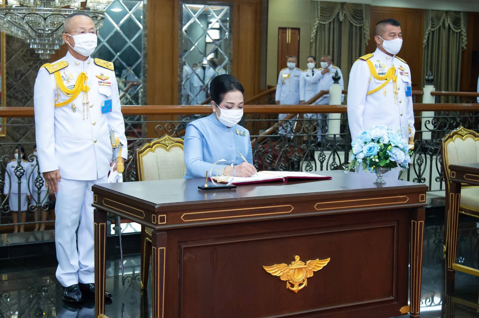 102 เมื่อวันจันทร์ที่ ๑๐ สิงหาคม ๒๕๖๓ คุณรมิดา อินทรเจริญ นายกสมาคมภริยาข้าราชการสำนักงานปลัดกระทรวงกลาโหม พร้อมด้วยคณะกรรมการสมาคมฯ