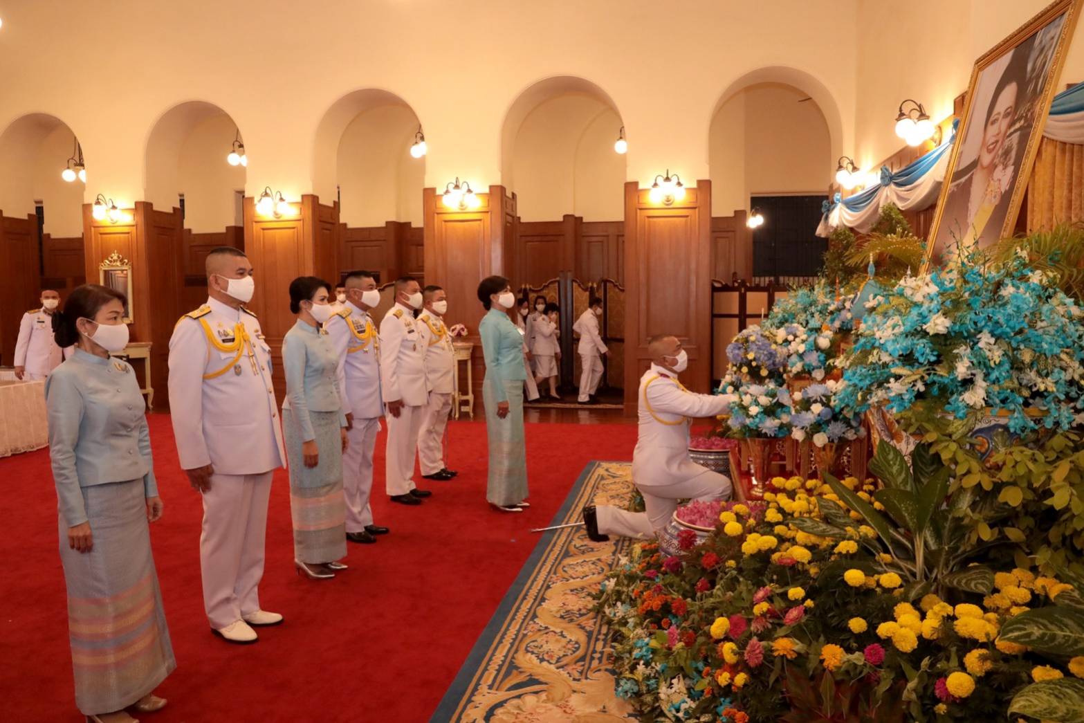 103 เมื่อวันพุธที่ ๑๒ สิงหาคม ๒๕๖๓ พลเอก ณัฐ อินทรเจริญ ปลัดกระทรวงกลาโหม และคุณรมิดา อินทรเจริญ นายกสมาคมภริยาข้าราชการสำนักงานปลัดกระทรวงกลาโหม ร่วมพิธีทำบุญตักบาตร