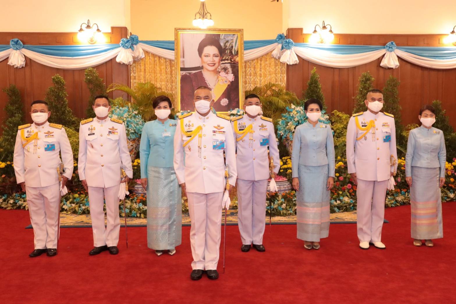 103 เมื่อวันพุธที่ ๑๒ สิงหาคม ๒๕๖๓ พลเอก ณัฐ อินทรเจริญ ปลัดกระทรวงกลาโหม และคุณรมิดา อินทรเจริญ นายกสมาคมภริยาข้าราชการสำนักงานปลัดกระทรวงกลาโหม ร่วมพิธีทำบุญตักบาตร