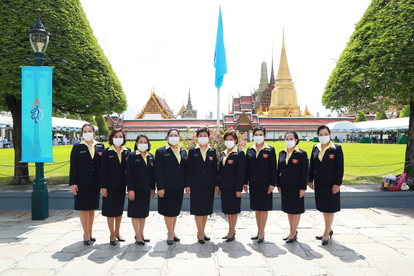 104 เมื่อวันพุธที่ ๑๒ สิงหาคม ๒๕๖๓ คุณนวลจันทร์ พูนสวัสดิ์ เป็นผู้แทนนายกสมาคมภริยาข้าราชการสำนักงานปลัดกระทรวงกลาโหม พร้อมด้วยคณะกรรมการสมาคมฯ ร่วมถวายแจกันดอกไม้สดและลงนามถวายพระพรชัยมงคล