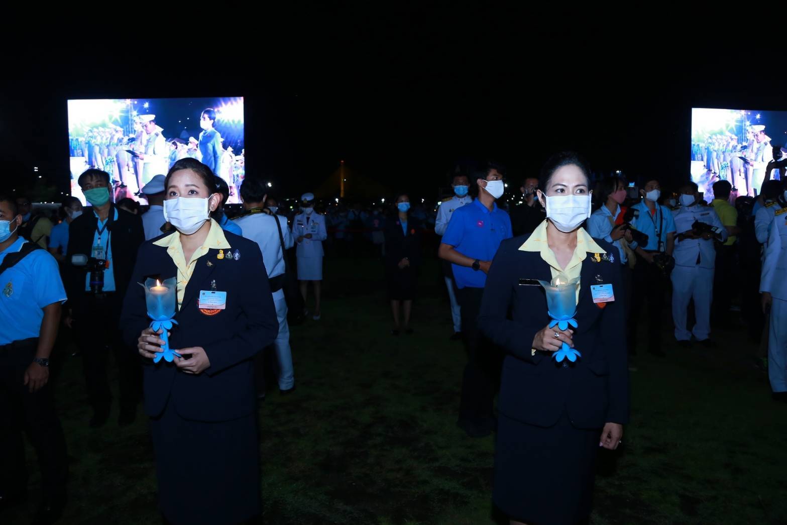 107 เมื่อวันพุธที่ ๑๒ สิงหาคม ๒๕๖๓ พ.อ.หญิงทักษดา สังขจันทร์เป็นผู้แทนนายกสมาคมภริยาข้าราชการสำนักงานปลัดกระทรวงกลาโหม พร้อมด้วยคณะกรรมการสมาคมฯ ร่วมพิธีถวายเครื่องราชสักการะและจุดเทียนถวายพระพรชัยมงคล