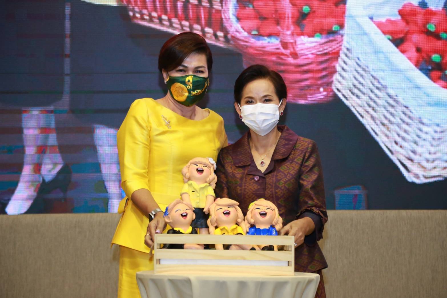 110 เมื่อวันพฤหัสบดีที่ ๑๐ กันยายน ๒๕๖๓ คุณรมิดา อินทรเจริญ นายกสมาคมภริยาข้าราชการสำนักงานปลัดกระทรวงกลาโหม เป็นประธานการประชุมปิดปีงบประมาณ ๒๕๖๓