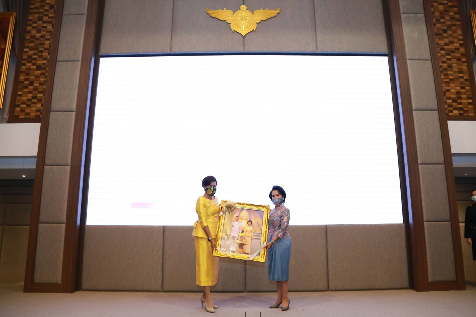 110 เมื่อวันพฤหัสบดีที่ ๑๐ กันยายน ๒๕๖๓ คุณรมิดา อินทรเจริญ นายกสมาคมภริยาข้าราชการสำนักงานปลัดกระทรวงกลาโหม เป็นประธานการประชุมปิดปีงบประมาณ ๒๕๖๓