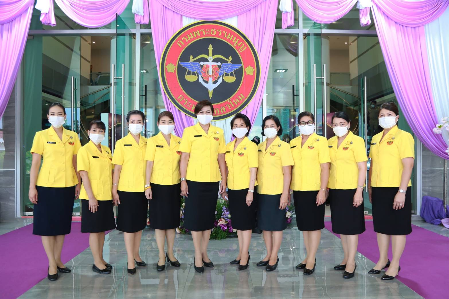 111 เมื่อวันศุกร์ที่ ๑๑ กันยายน ๒๕๖๓ คุณรมิดา อินทรเจริญ นายกสมาคมภริยาข้าราชการสำนักงานปลัดกระทรวงกลาโหม พร้อมด้วยคณะกรรมการสมาคมฯ