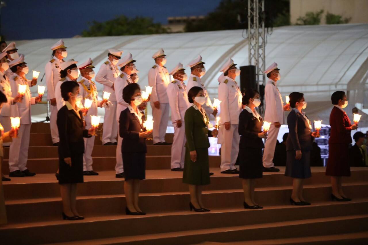 098 เมื่อวันอังคารที่ ๒๘ กรกฎาคม ๒๕๖๓ ทันตแพทย์หญิง ปาริสุทธิ์ หาญพูนวิทยา เป็นผู้แทนนายกสมาคมภริยาข้าราชการสำนักงานปลัดกระทรวงกลาโหม พร้อมด้วยคณะกรรมการสมาคมฯ ร่วมพิธีถวายเครื่องราชสักการะและจุดเทียนถวายพระพรชัยมงคล เนื่องในโอกาสวันเฉลิมพระชนมพรรษาพระบาทสมเด็จพระเจ้าอยู่หัว ณ มลฑลพิธีท้องสนามหลวง
