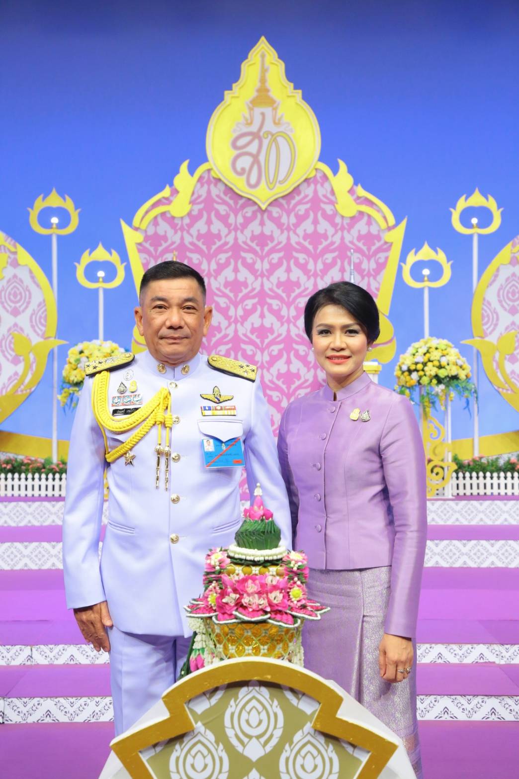๐๘๒ เมื่อวันที่ ๒๘ พฤษภาคม ๒๕๖๒ พล.อ.ณัฐ อินทรเจริญ ปลัดกระทรวงกลาโหม พร้อมด้วยคุณรมิดา อินทรเจริญ นายกสมาคมภริยาฯ นำคณะนายทหารชั้นผู้ใหญ่พร้อมภริยา บันทึกเทปโทรทัศน์อาเศียรวาท ถวายพระพรชัยมงคล เนื่องในโอกาสมหามงคลเฉลิมพระชนมพรรษา สมเด็จพระนางเจ้าฯ พระบรมราชินี ณ สถานีวิทยุโทรทัศน์แห่งประเทศไทย (สสท.) ถ.วิภาวดี-รังสิต กรุงเทพฯ