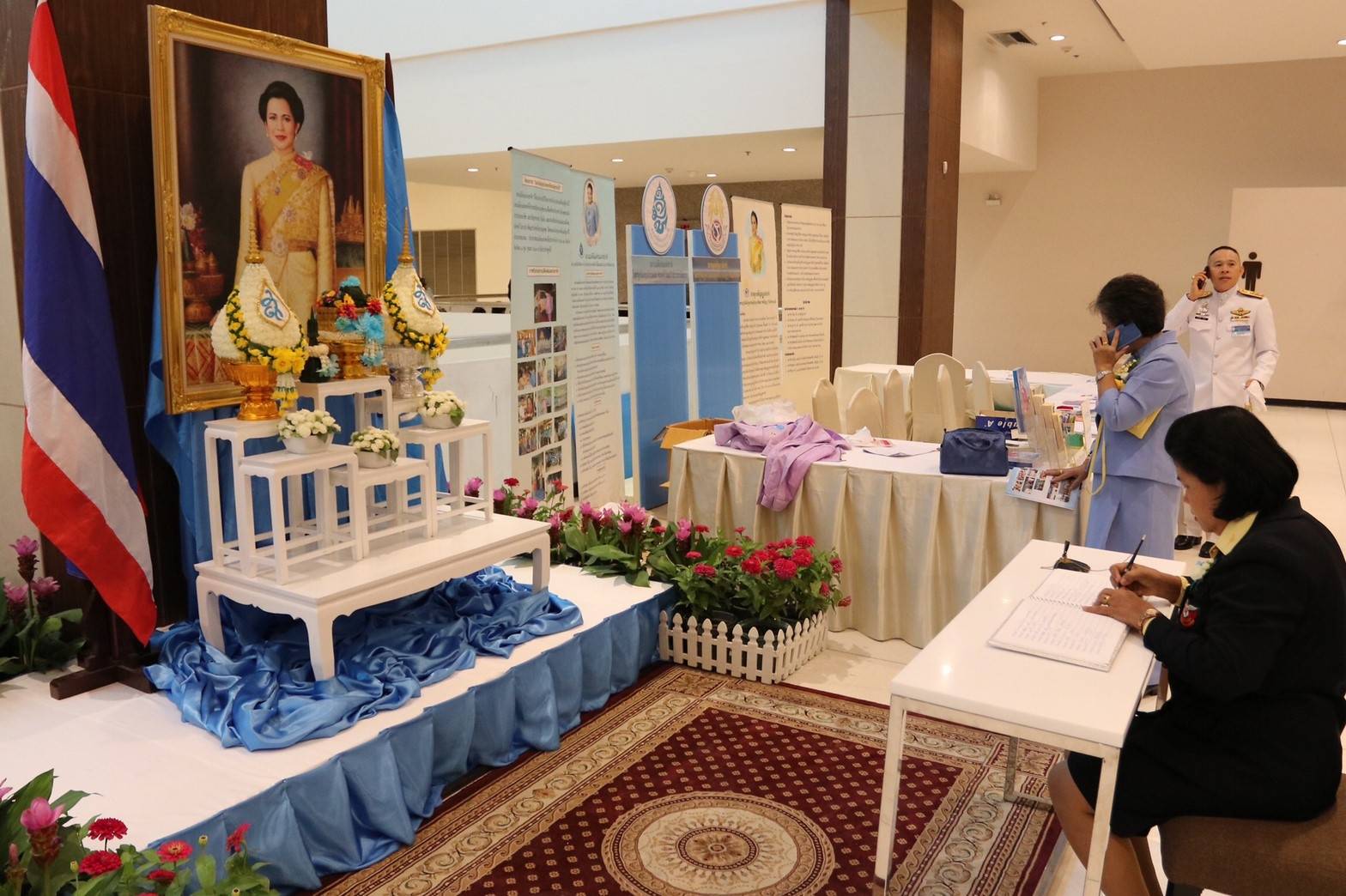 ๑๑๑ เมื่อวันที่ ๑๒ สิงหาคม ๒๕๖๒ คุณลออตา สายเพ็ชร และคุณอรอนงค์ นุชเกษม เป็นผู้แทนนายกสมาคมภริยาฯ ร่วมรับเสด็จสมเด็จพระเจ้าลูกเธอ เจ้าฟ้าพัชรกิติยาภา นเรนทิราเทพยวดี กรมหลวงราชสาริณีสิริพัชร มหาวัชรราชธิดา เสด็จแทนพระองค์ ทรงเปิดงานวันแม่แห่งชาติ ประจำปี ๒๕๖๒ ณ ห้องประชุมวายุภักษ์ชั้น ๔ โรงแรมเซ็นทราศูนย์ราชการและคอนเวนชั่นเซ็นเตอร์ แจ้งวัฒนะ