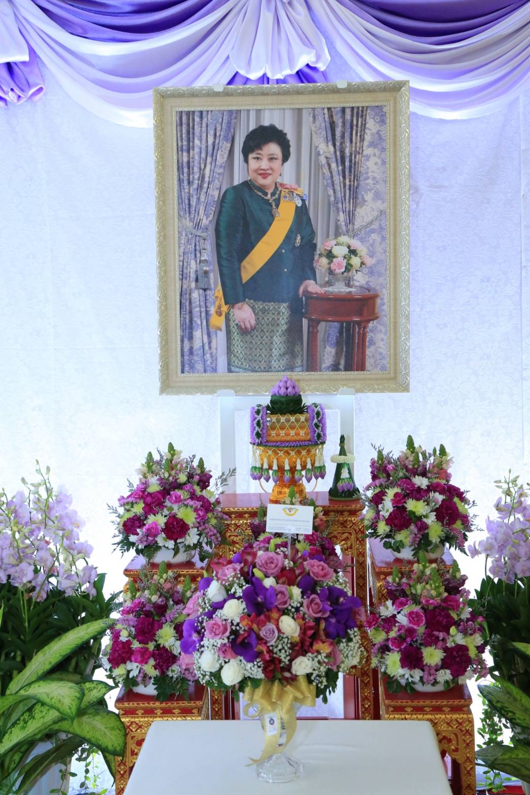 ๐๖๕ เมื่อวันที่ ๑๙ มีนาคม ๒๕๖๒ นายกสมาคมภริยาฯ พร้อมด้วยคณะกรรมการฯ ร่วมลงนามถวายพระพรชัยมงค...