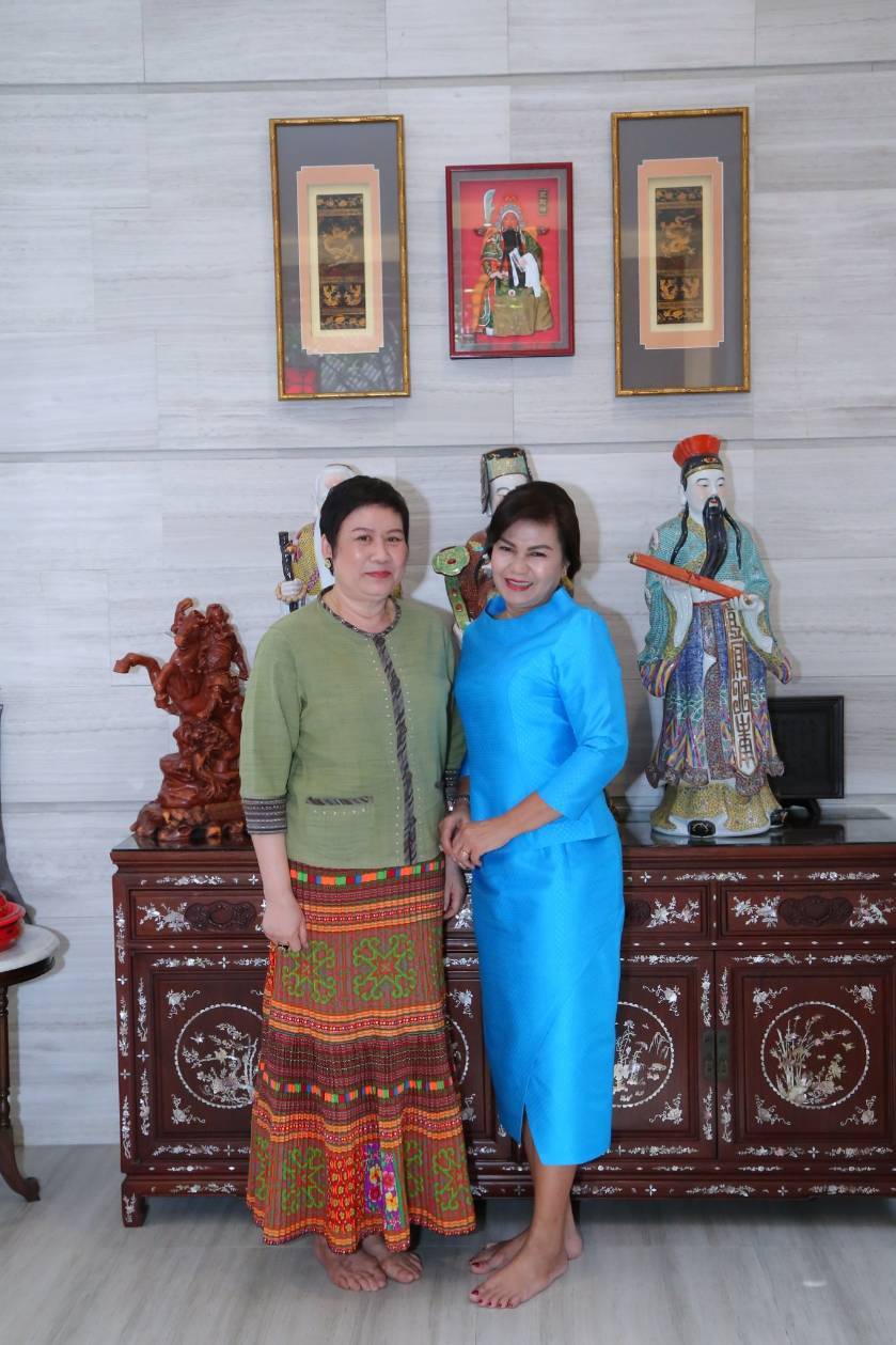 ๐๑๗ เมื่อวันที่ ๒ พฤศจิกายน ๒๕๖๑ นายกสมาคมภริยาฯ นำคณะกรรมการสมาคมฯ เข้าเยี่ยมคารวะ คุณพรวิมล ดิษฐกุล อดีตนายกสมาคมฯ ณ บ้านพัก ซ.รามอินทรา ๙๗ เขตคันนายาว กรุงเทพฯ