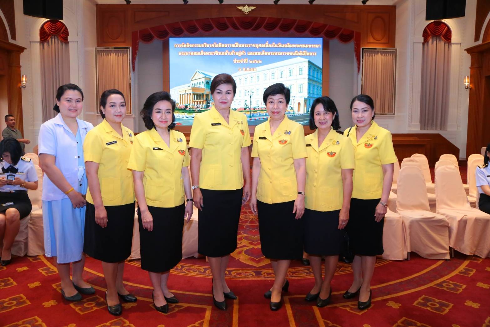 ๑๐๔ เมื่อวันที่ ๖ สิงหาคม ๒๕๖๒ คุณรมิดา อินทรเจริญ นายกสมาคมภริยาฯ พร้อมด้วยคณะกรรมการฯ ร่วมกิจกรรมบริจาคโลหิตถวายเป็นพระราชกุศล เนื่องในโอกาสวันเฉลิมพระชนมพรรษา พระบาทสมเด็จพระวชิรเกล้าเจ้าอยู่หัว และสมเด็จพระบรมราชชนนีพันปีหลวง ประจำปี ๒๕๖๒ ณ ห้องพินิตประชานาถ ในศาลาว่าการกลาโหม กรุงเทพฯ