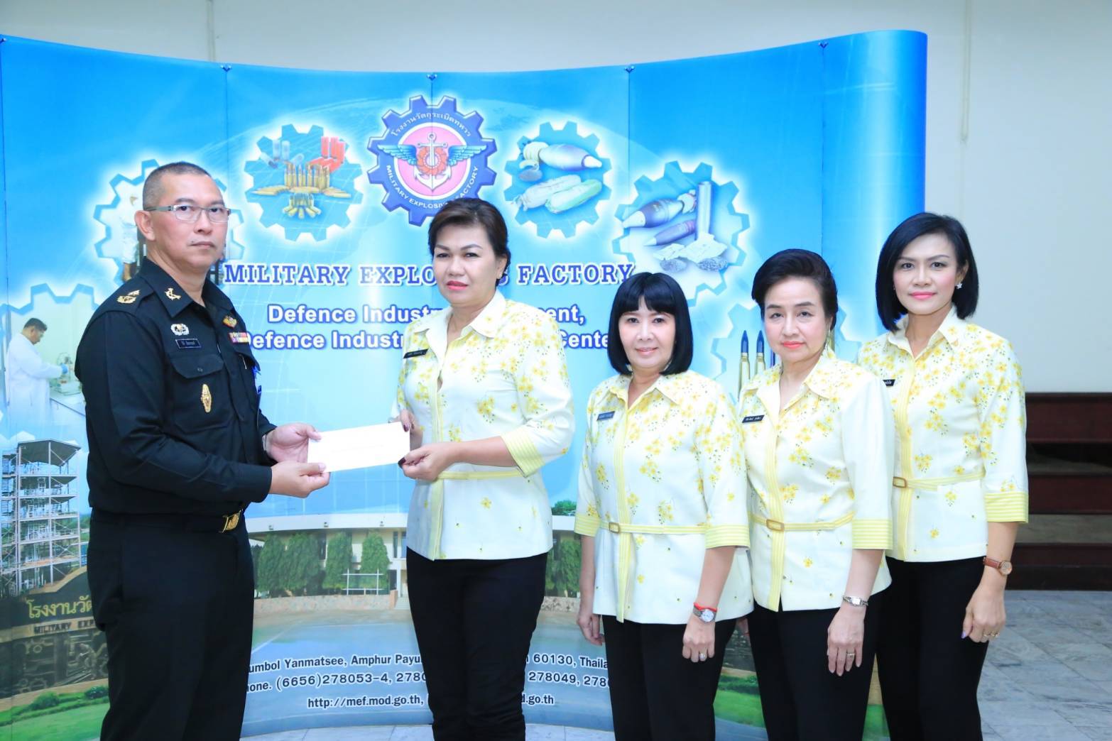 ๐๕๖ เมื่อวันที่ ๑๓ กุมภาพันธ์ ๒๕๖๒ นายกสมาคมภริยาฯ พร้อมด้วยคณะกรรมการฯ เดินทางไปตรวจเยี่ยมโครงการต่างๆของสมาคมฯ ในพื้นที่ของโรงงานวัตถุระเบิดทหาร กรมการอุตสาหกรรมทหาร ศูนย์การอุตสาหกรรมป้องกันประเทศและพลังงานทหาร จังหวัดนครสวรรค์