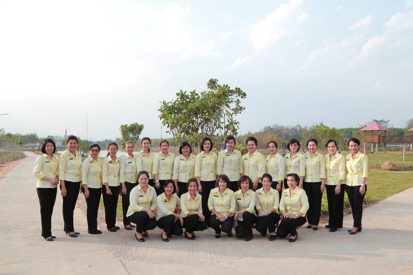 ๐๖๒ เมื่อวันที่ ๖ มีนาคม ๒๕๖๒ นายกสมาคมภริยาฯ พร้อมด้วยคณะกรรมการสมาคมฯ เดินทางไปตรวจเยี่ยมโครงการต่างๆของสมาคมฯ กรมการพลังงานทหาร ศูนย์การอุตสาหกรรมป้องกันประเทศและพลังงานทหาร อำเภอฝาง จังหวัดเชียงใหม่