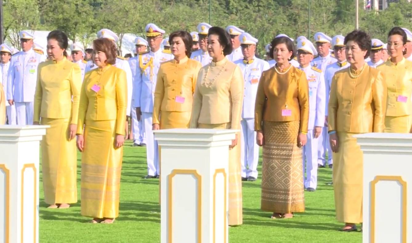 ๐๒๘ เมื่อวันพุธที่ ๕ ธันวาคม ๒๕๖๑  นายกสมาคมฯ นำคณะกรรมการสมาคมฯและสมาชิกวิสามัญฯ ร่วมกิจกรรมเดินริ้วขบวน ถวายพานพุ่มดอกไม้