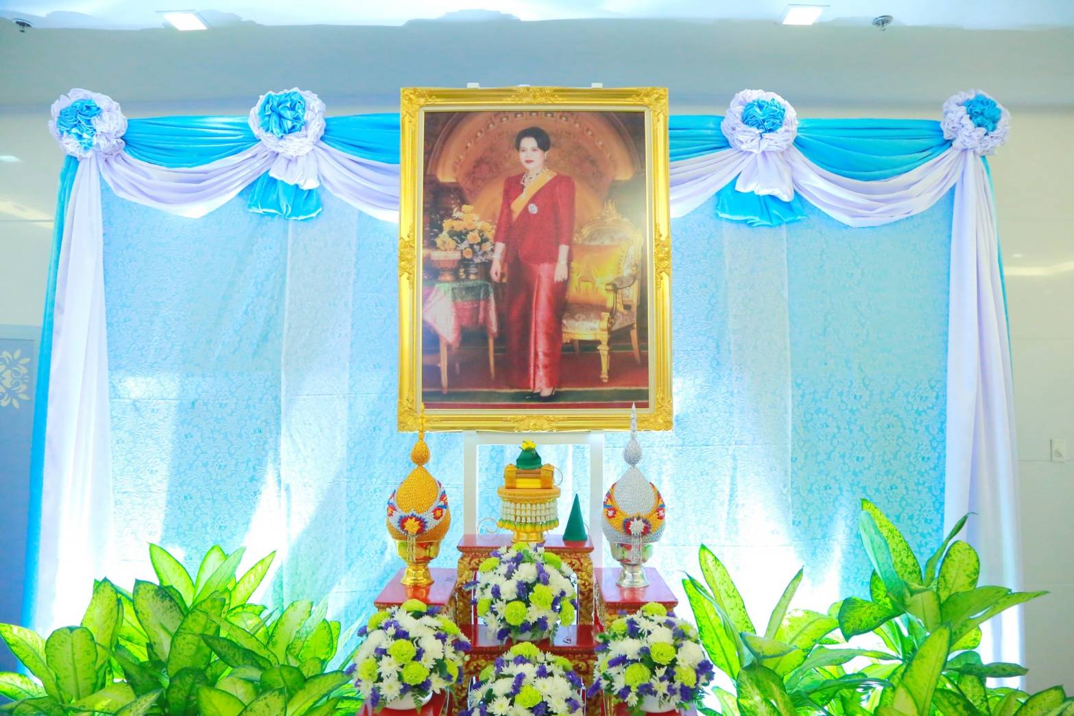 ๐๗๑ เมื่อวันที่ ๑๙ เมษายน ๒๕๖๒ นายกสมาคมภริยาฯ พร้อมด้วยคณะกรรมการฯ ร่วมลงนามถวายพระพรชัยมงค...