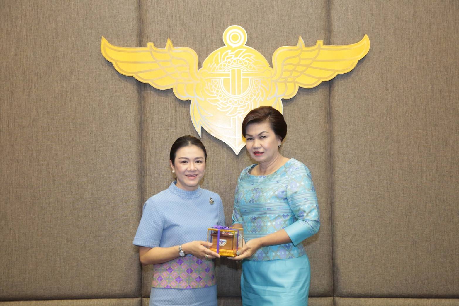 ๑๐๗ เมื่อวันที่ ๙ สิงหาคม ๒๕๖๒ นายกสมาคมภริยาฯ เป็นประธานการจัดกิจกรรมของโครงการสายใยรักษ์:เพื่อคนพิเศษ ซึ่งได้จัดให้มีการบรรยาย โดยมี พ.อ.หญิง ชิดชม เจนตลอด ผู้รับผิดชอบโครงการห่วงใยบุตรที่มีความต้องการพิเศษ และคู่สมรสที่ทุพพลภาพของสมาคมแม่บ้านทหารบก ให้เกียรติเป็นวิทยากร ณ ห้องประชุมชั้น ๖ อาคารสำนักงานปลัดกระทรวงกลาโหม (พื้นที่ถนนศรีสมาน)