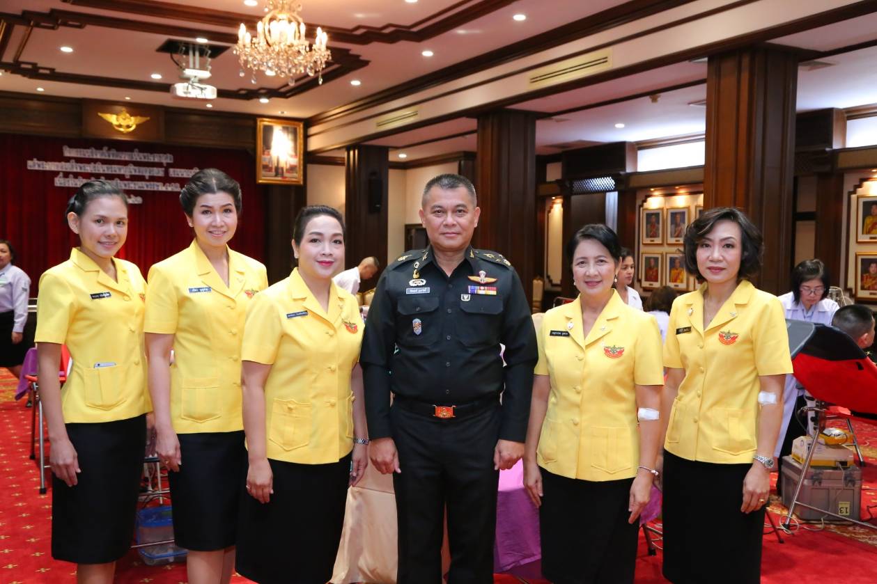 ๐๒๙ เมื่อวันพฤหัสบดีที่ ๖ ธันวาคม ๒๕๖๑ คุณพุทธรักษา โรจน์พิมพ์พันธ์ุ เป็นผู้แทนนายกสมาคมภริยาฯ พร้อมด้วยคณะกรรมการสมาคมฯ ร่วมกิจกรรมบริจาคโลหิตถวายเป็นพระราชกุศลแด่ พระบาทสมเด็จพระปรมินทรมหาภูมิพลอดุลยเดช บรมนาถบพิตร เนื่องในโอกาสวันเฉลิมพระชนมพรรษา ๕ ธันวาคม ๒๕๖๑ ณ ห้องสุรศักดิ์มนตรี ในศาลาว่าการกลาโหม กรุงเทพฯ