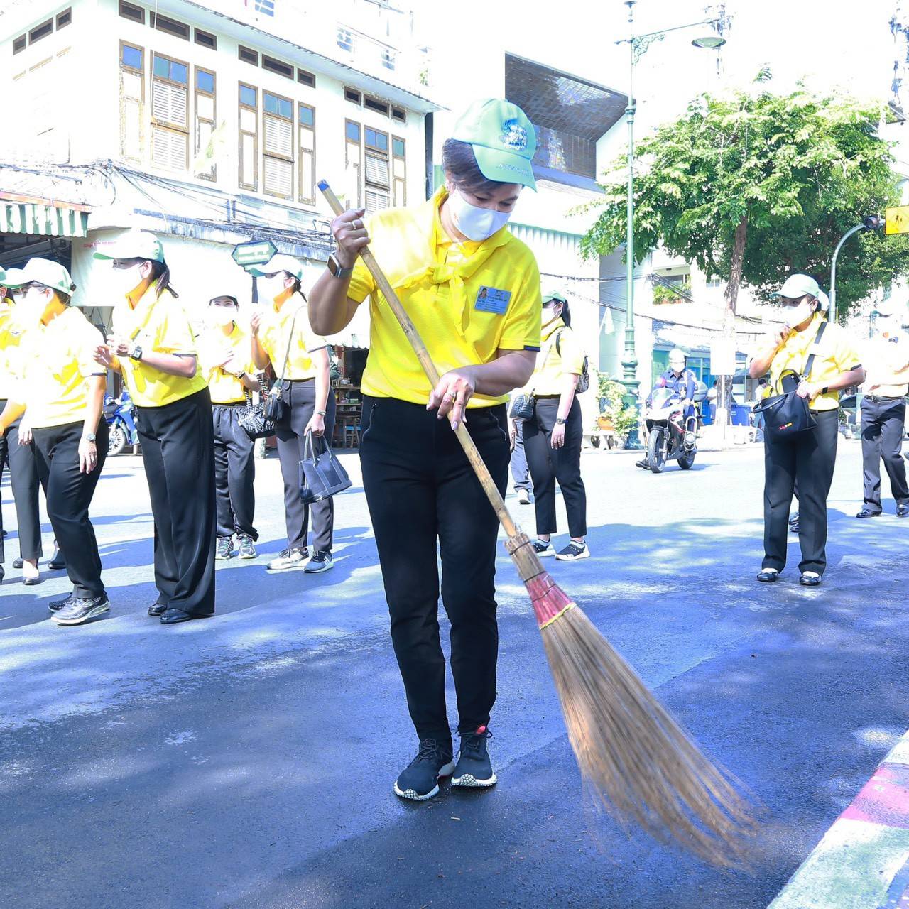 ๐๑๓ นายกสมาคมภริยาข้าราชการสำนักงานปลัดกระทรวงกลาโหม ร่วมกิจกรรมโครงการจิตอาสา “เราทำความดี เพื่อชาติ ศาสน์ กษัตริย์”