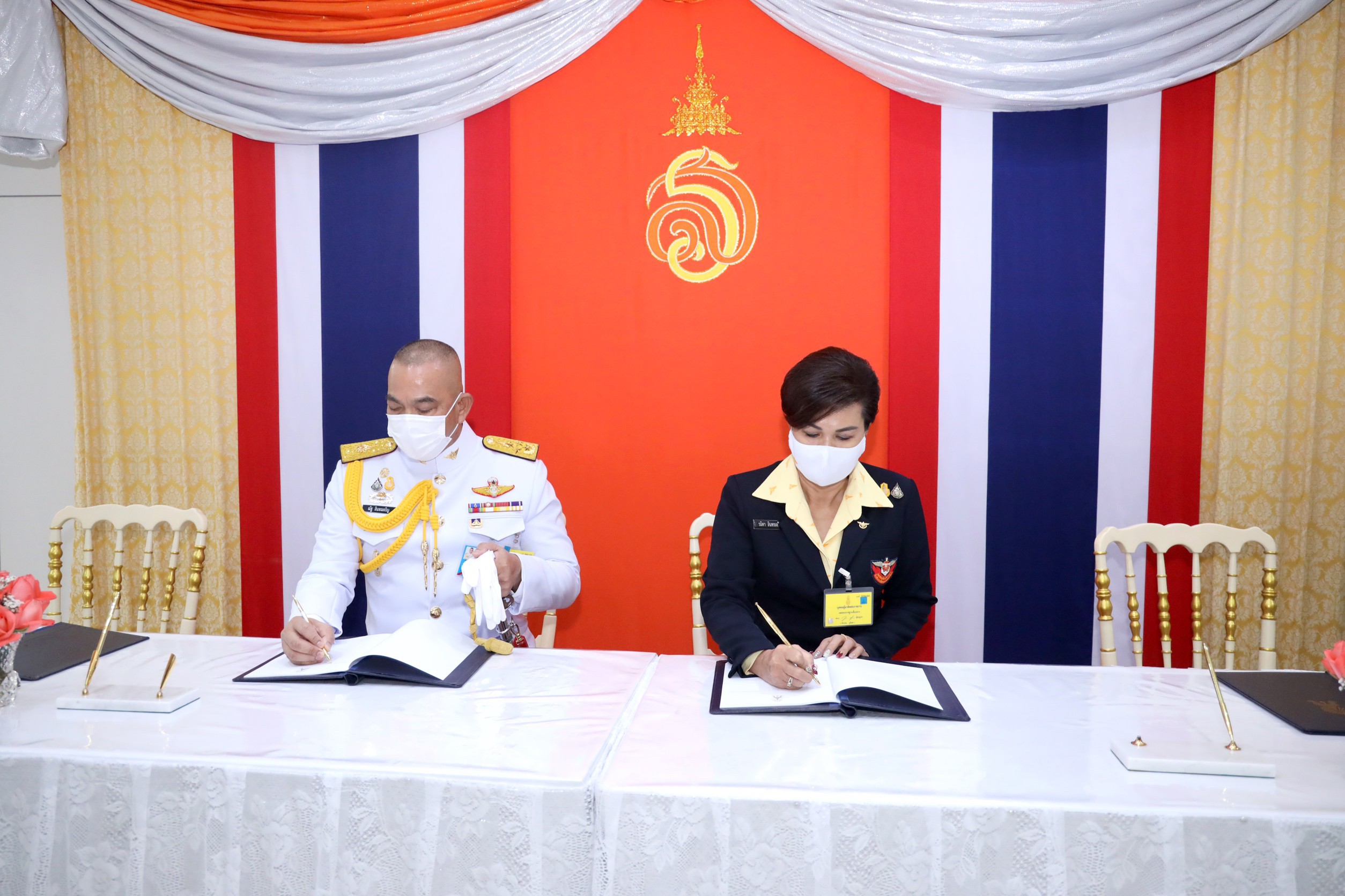 ๐๓๖ นายกสมาคมฯ เข้าร่วมทอดถวายแจกันดอกไม้และลงนามถวายพระพร สมเด็จพระเจ้าลูกเธอ เจ้าฟ้าสิริวัณณวรี นารีรัตนราชกัญญา