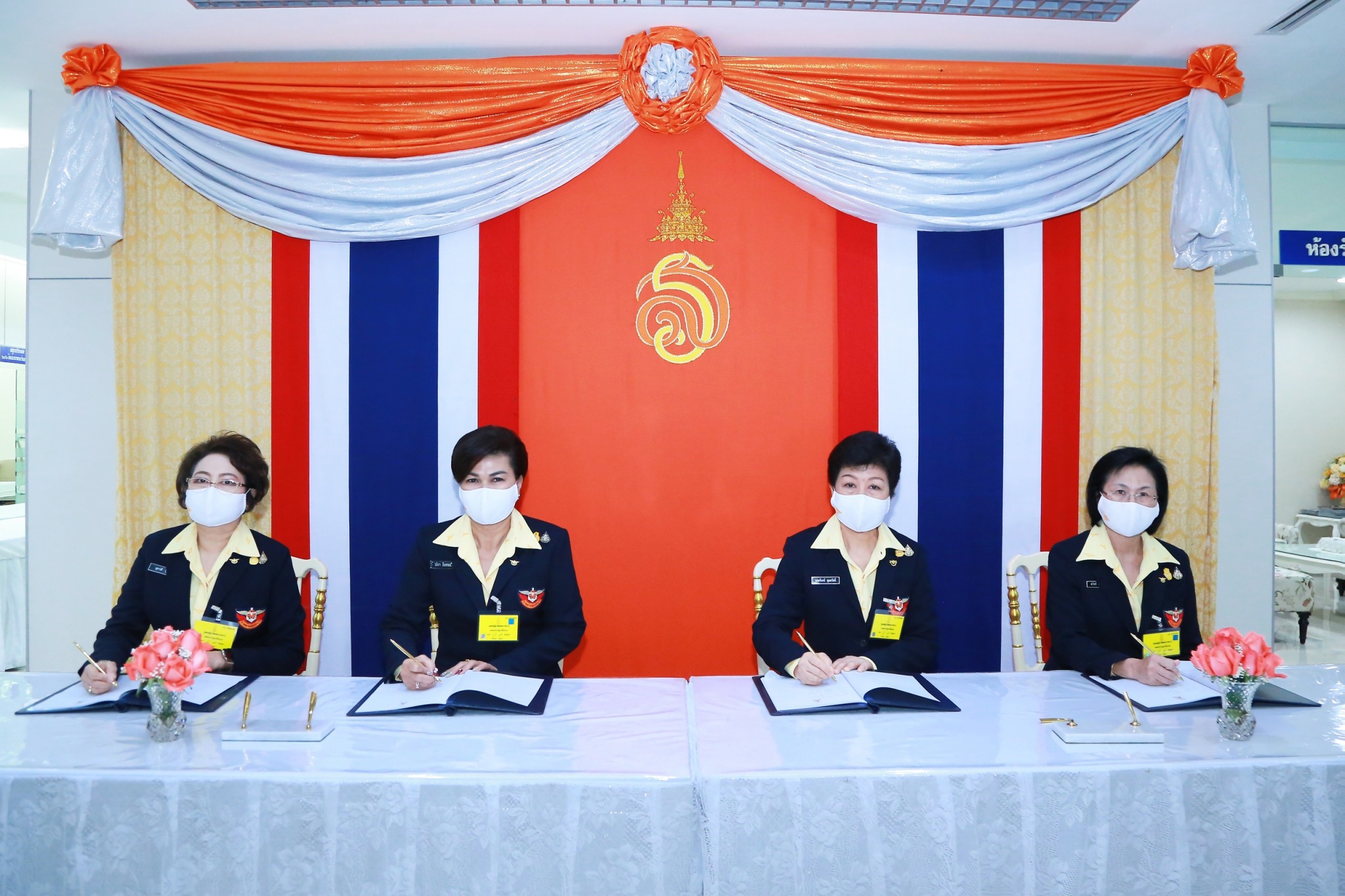 ๐๓๖ นายกสมาคมฯ เข้าร่วมทอดถวายแจกันดอกไม้และลงนามถวายพระพร สมเด็จพระเจ้าลูกเธอ เจ้าฟ้าสิริวัณณวรี นารีรัตนราชกัญญา
