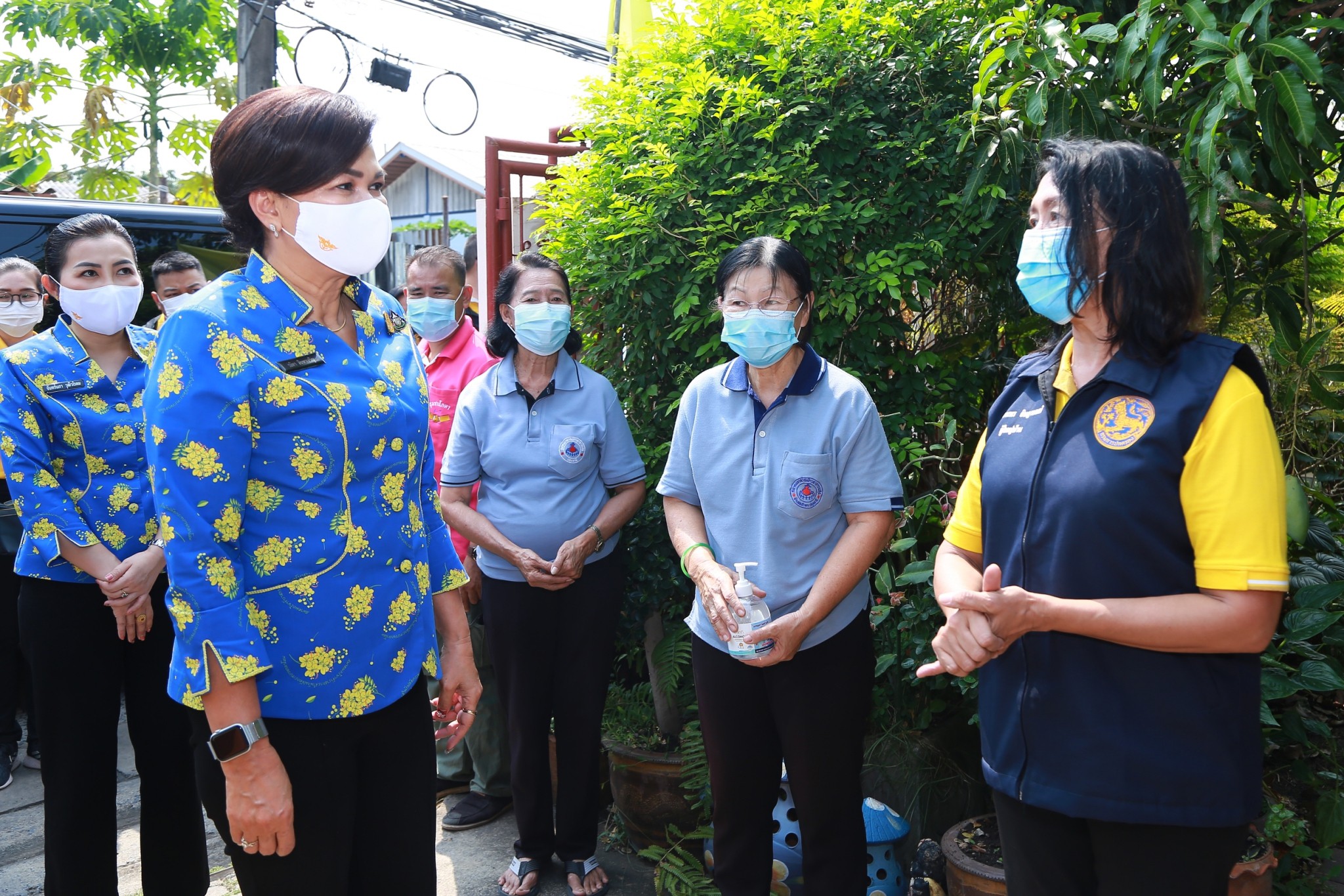 ๐๓๙ นายกสมาคมภริยาข้าราชการสำนักงานปลัดกระทรวงกลาโหม พร้อมด้วยอุปนายก และกรรมการสมาคมฯ มอบสิ่งของเพื่อช่วยเหลือบรรเทาทุกข์จากการแพร่ระบาดของเชื้อไวรัส Covid-19