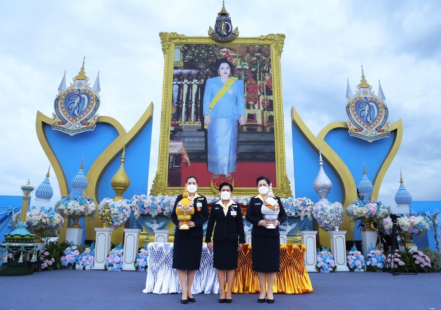 ๐๘๔ พิธีถวายเครื่องราชสักการะและวางพานพุ่ม และพิธีจุดเทียนถวายพระพรชัยมงคล เนื่องในโอกาสวันเฉลิม...