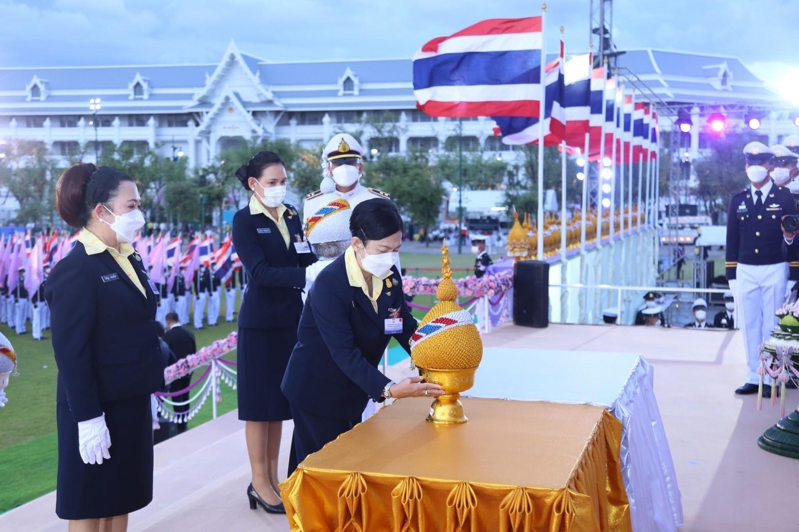 ๐๖๘ พิธีถวายเครื่องราชสักการะและวางพานพุ่ม และพิธีจุดเทียนถวายพระพรชัยมงคล เนื่องในโอกาสวันเฉลิมพระชนมพรรษาสมเด็จพระนางเจ้าฯ พระบรมราชินี