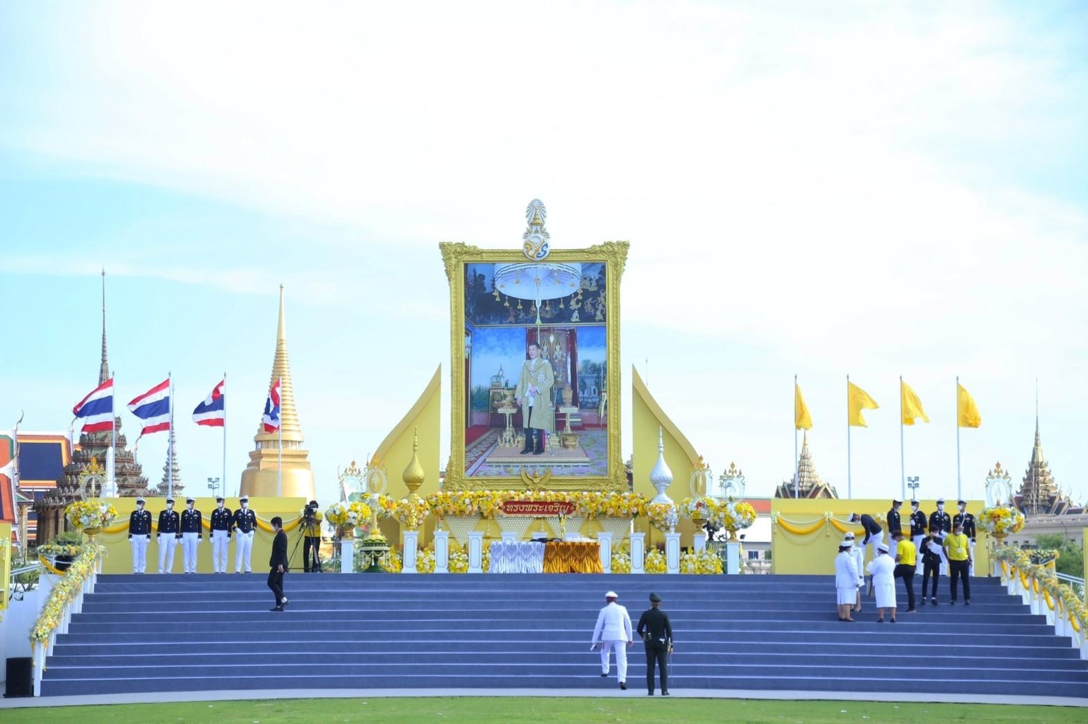 ๐๗๘ พิธีถวายเครื่องราชสักการะและวางพานพุ่ม และพิธีจุดเทียนถวายพระพรชัยมงคล เนื่องในโอกาสวันเฉลิม...