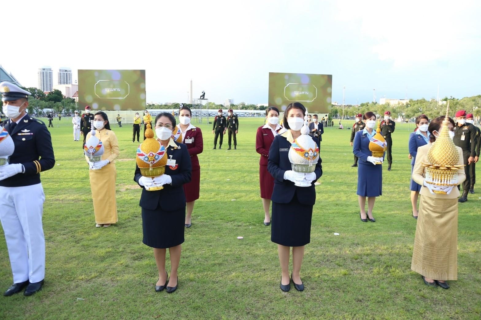 ๐๗๘ พิธีถวายเครื่องราชสักการะและวางพานพุ่ม และพิธีจุดเทียนถวายพระพรชัยมงคล เนื่องในโอกาสวันเฉลิมพระชนมพรรษาพระบาทสมเด็จพระเจ้าอยู่หัว ๗๐ พรรษา