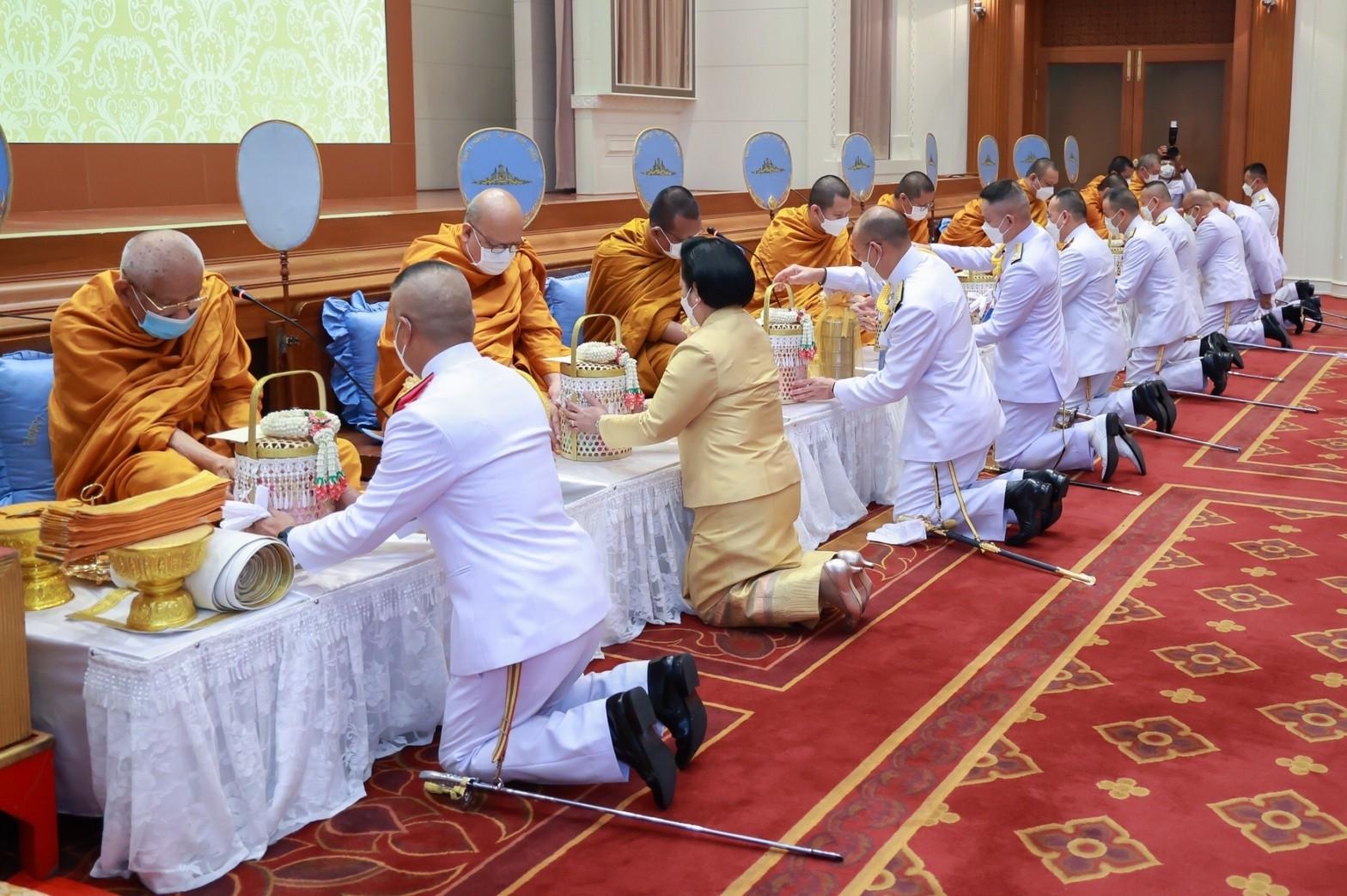 ๐๒๘ นายก สคภ.สป. พร้อมด้วยคณะกรรมการสมาคมฯ ร่วมพิธีสวดพระพุทธมนต์และพิธีทำบุญตักบาตรถวายเป็นพระราชกุศล