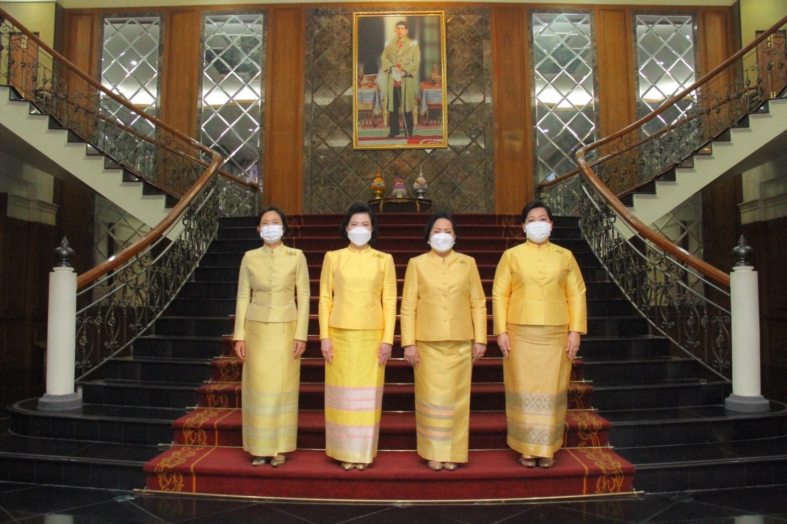 ๐๒๘ นายก สคภ.สป. พร้อมด้วยคณะกรรมการสมาคมฯ ร่วมพิธีสวดพระพุทธมนต์และพิธีทำบุญตักบาตรถวายเป็นพระราชกุศล