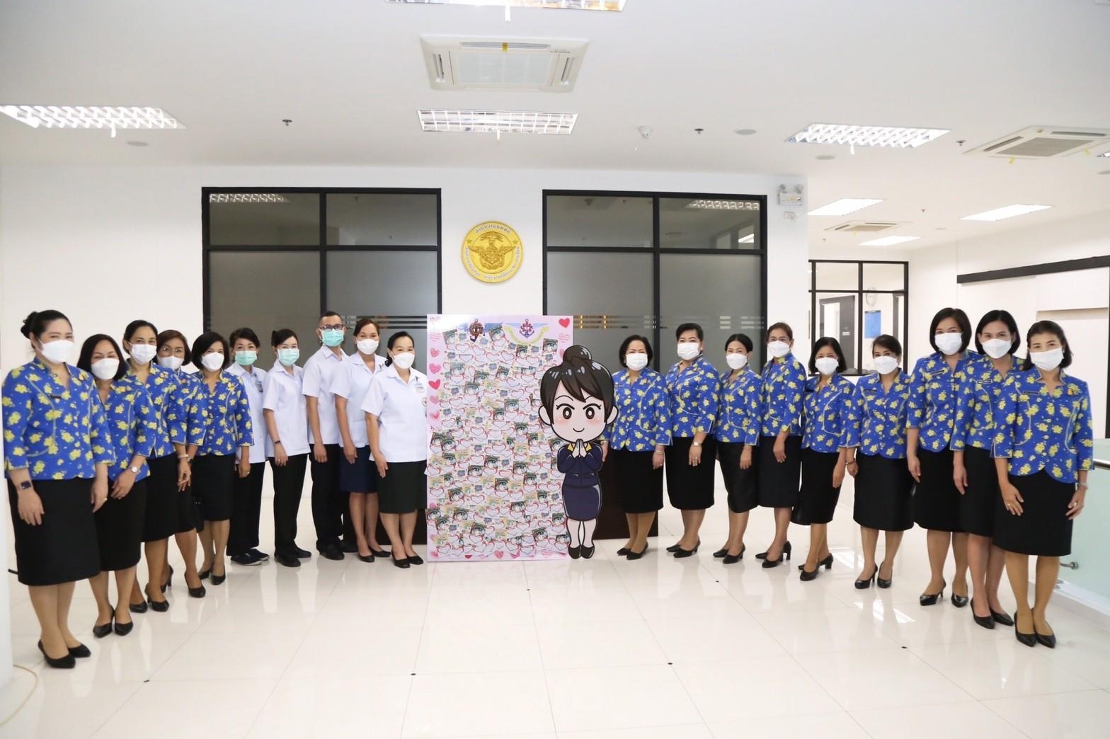๐๓๗ นายก สคภ.สป. พร้อมด้วยคณะกรรมการสมาคมฯ มอบการ์ดอวยพรปีใหม่ให้บุคลากรทางการแพทย์