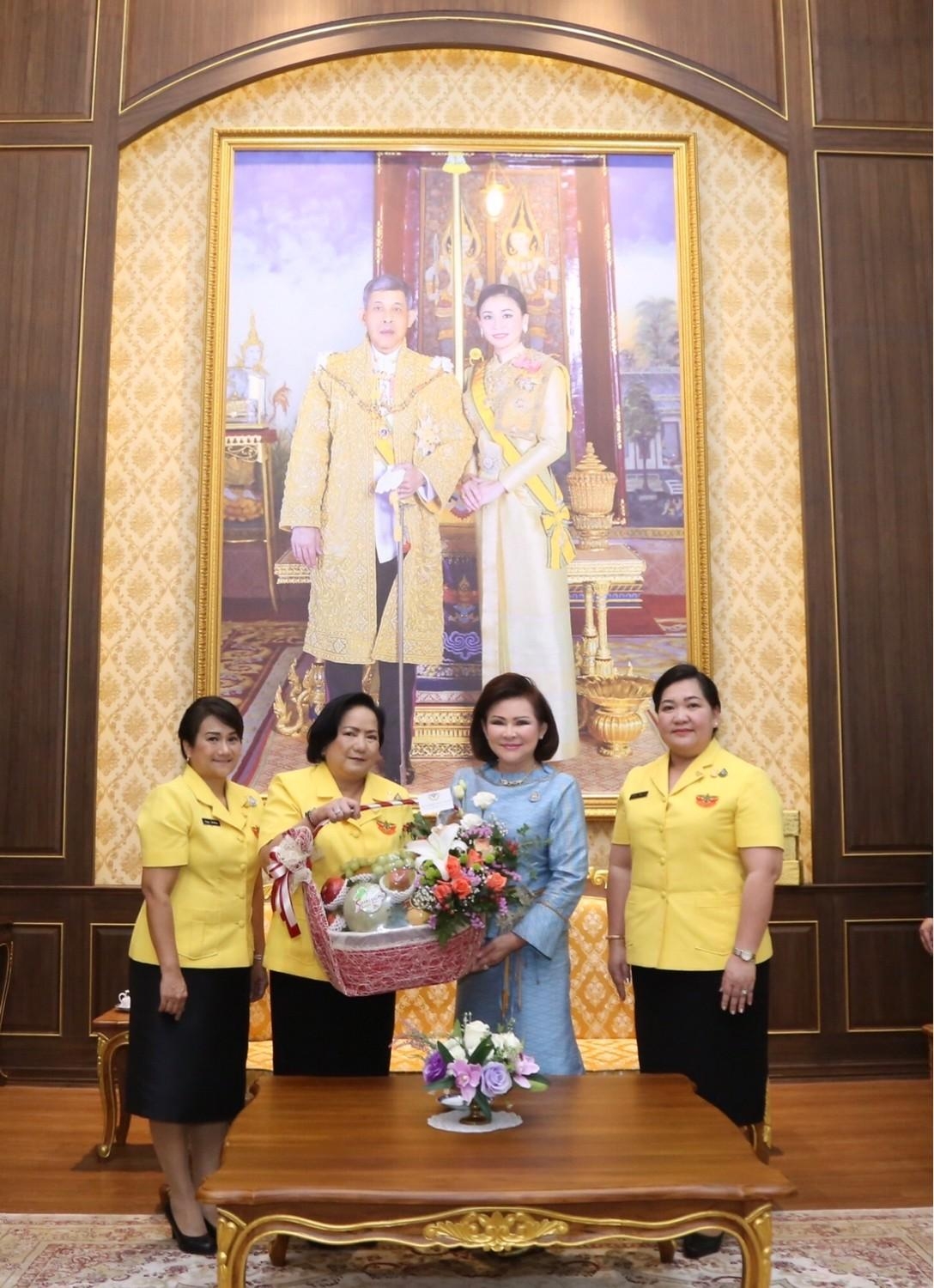 ๐๑๔ นายก สคภ.สป. นำคณะเข้าเยี่ยมคารวะคุณผ่องพรรณ จันทร์โอชา