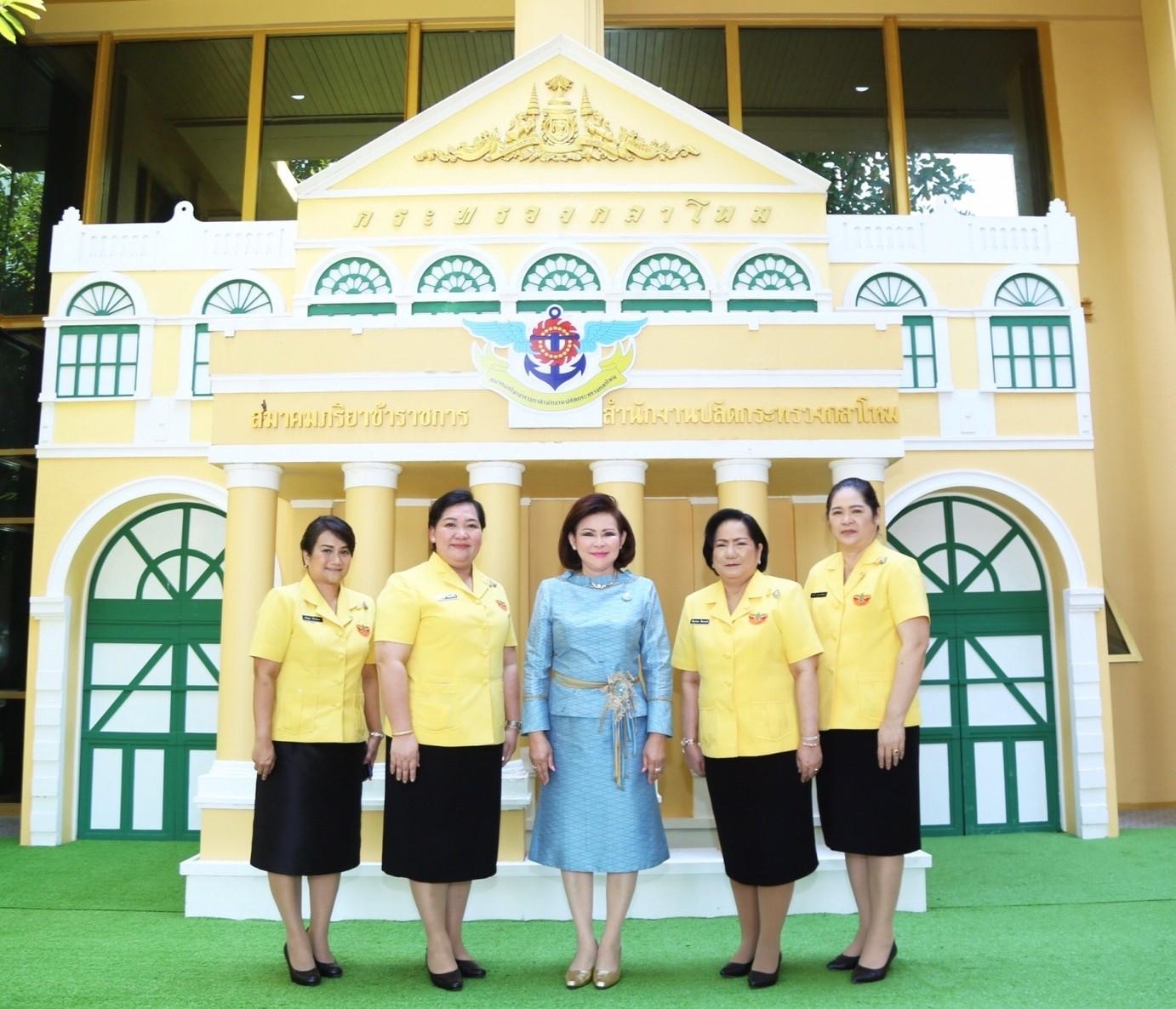 ๐๑๔ นายก สคภ.สป. นำคณะเข้าเยี่ยมคารวะคุณผ่องพรรณ จันทร์โอชา