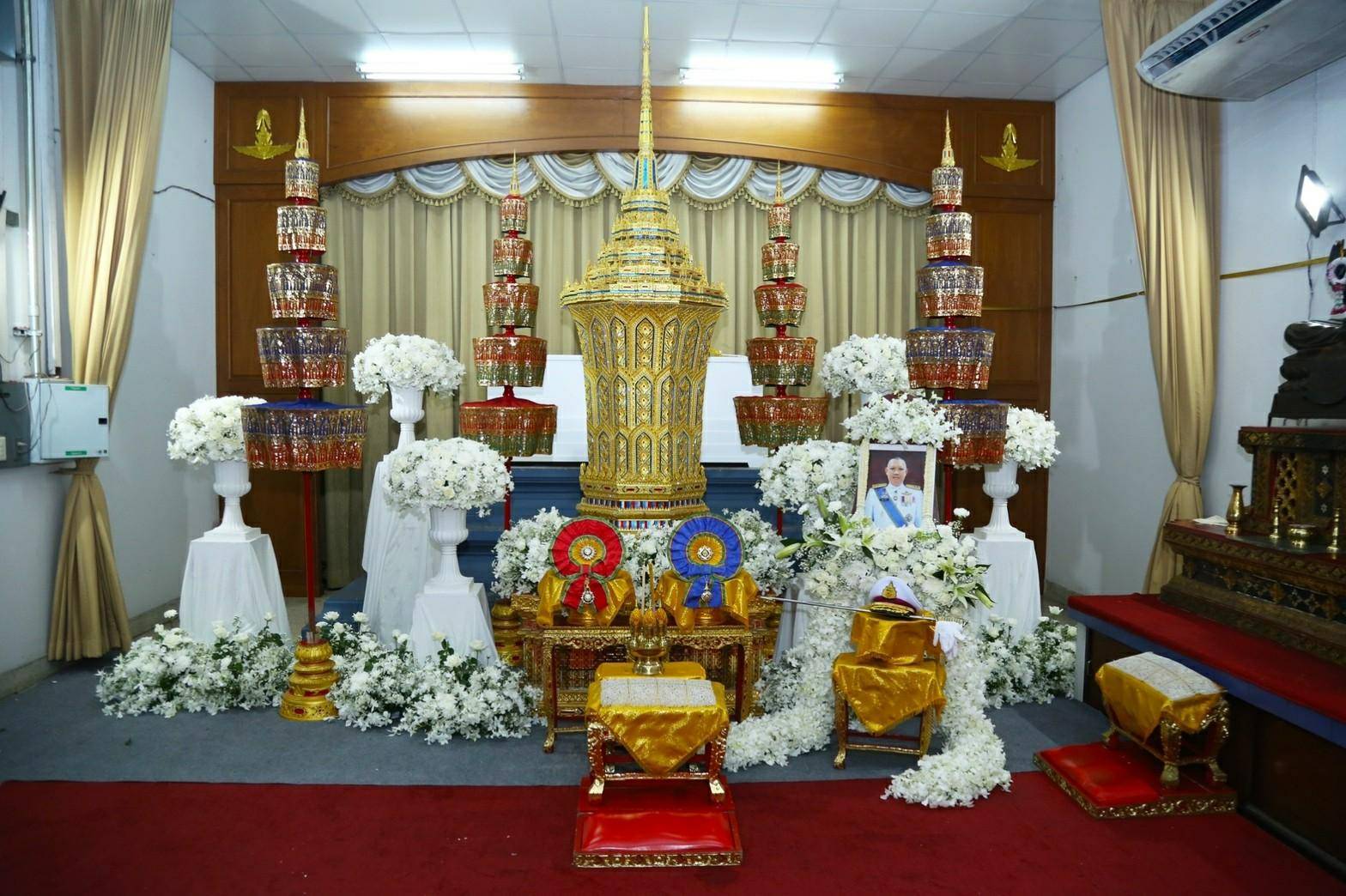 ๐๕๗ สมาคมภริยาข้าราชการสำนักงานปลัดกระทรวงกลาโหม เป็นเจ้าภาพร่วมพิธีสวดพระอภิธรรม พลตรี คมกฤช วัฒกร