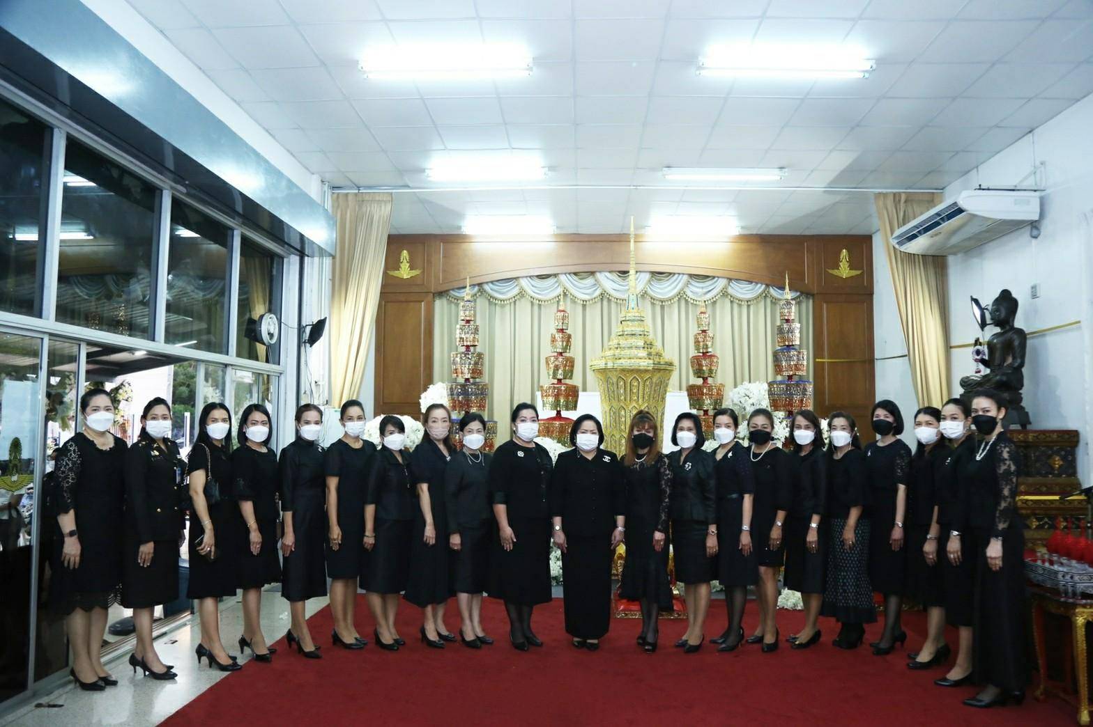๐๕๗ สมาคมภริยาข้าราชการสำนักงานปลัดกระทรวงกลาโหม เป็นเจ้าภาพร่วมพิธีสวดพระอภิธรรม พลตรี คมกฤช วัฒกร