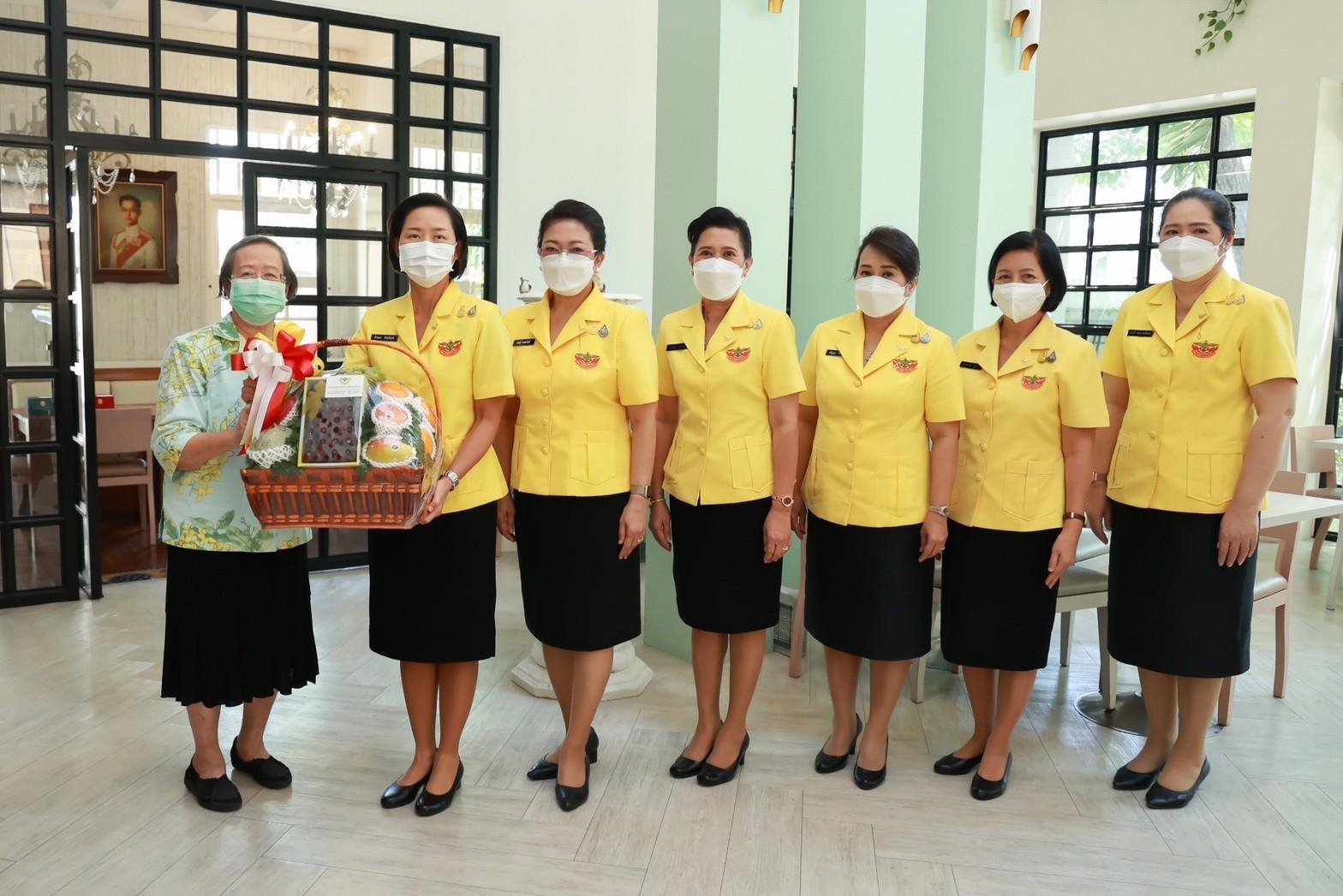 ๐๐๙ นายก สคภ.สป. นำคณะเข้าเยี่ยมคารวะคุณหญิงอรพรรณ ศศิประภา
