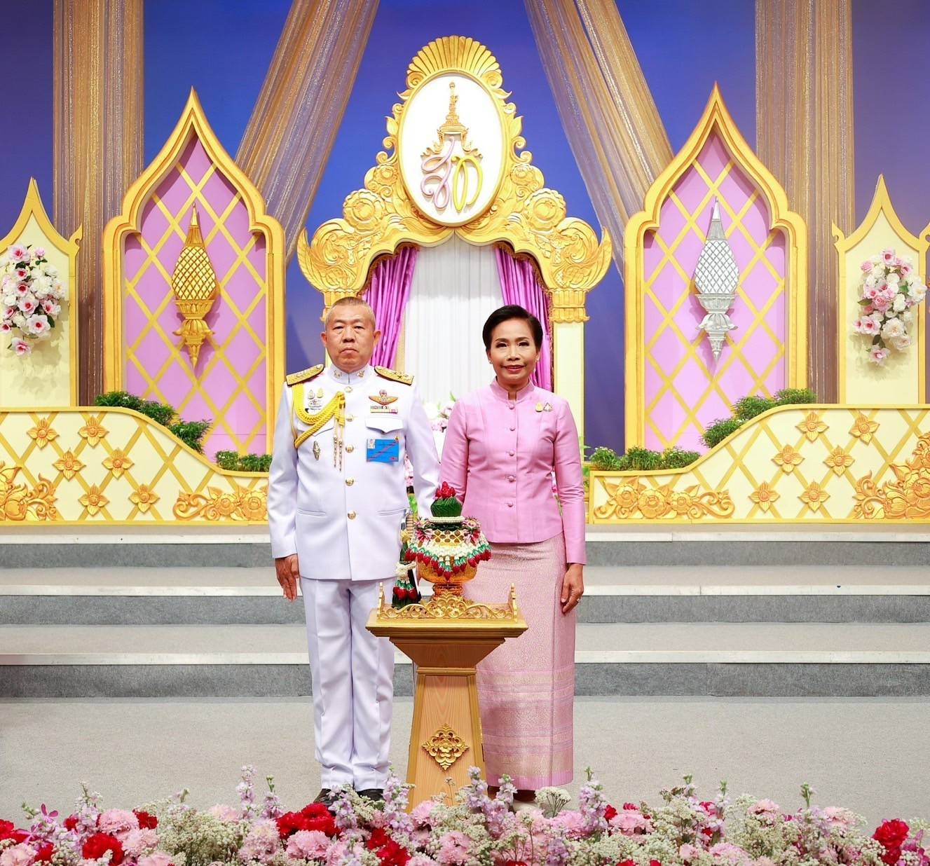 ๐๙๑ ปลัดกระทรวงกลาโหม พร้อมด้วยนายก สคภ.สป. นำคณะนายทหารชั้นผู้ใหญ่พร้อมภริยา บันทึกเทปอาเศียรวาท ถวายพระพรชัยมงคล เนื่องในโอกาสมหามงคลเฉลิมพระชนมพรรษา สมเด็จพระนางเจ้าฯ พระบรมราชินี