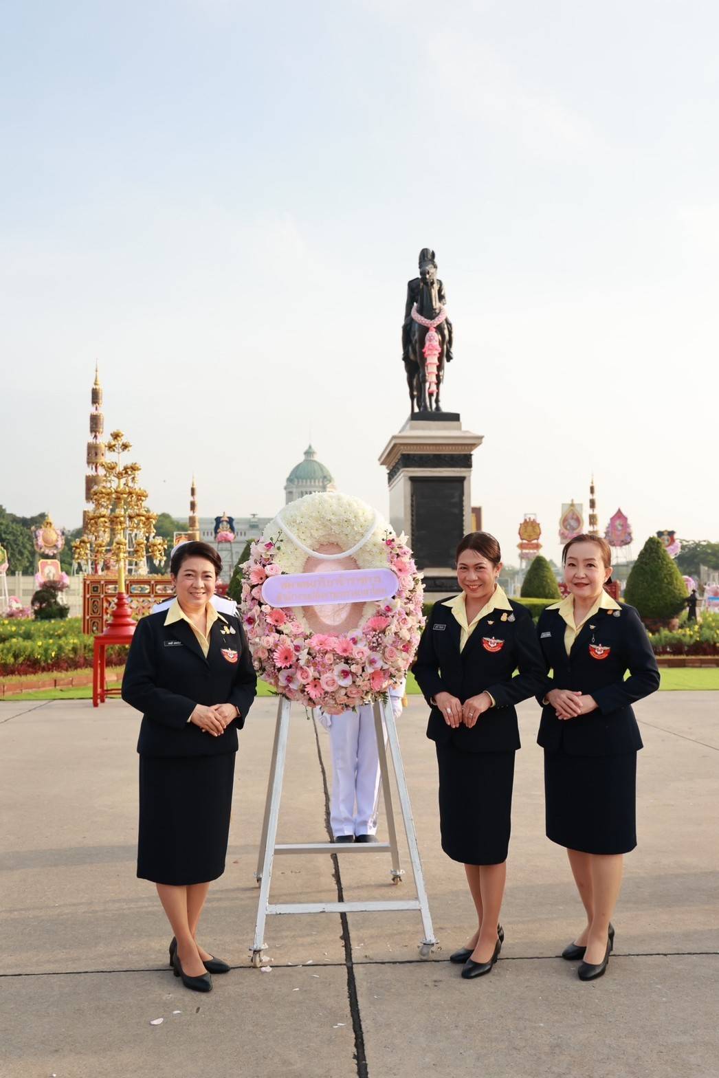 ๐๑๑ พิธีวางพวงมาลาและถวายราชสักการะพระบรมราชานุสาวรีย์ รัชกาลที่ ๕ เนื่องในวันปิยมหาราช