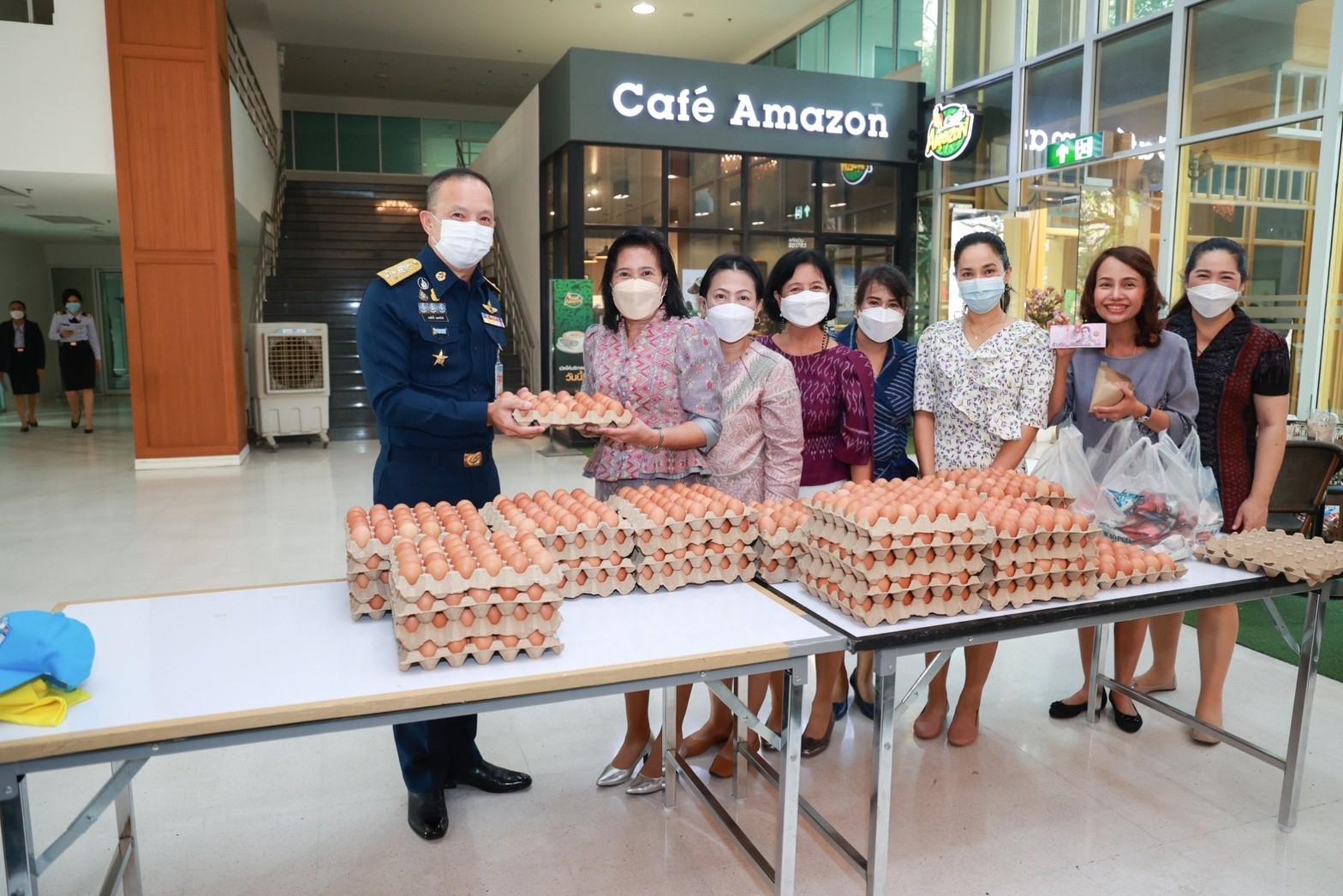 ๐๒๙ สคภ.สป. จัดจำหน่ายไข่ไก่สดราคาถูกให้แก่กำลังพล เพื่อนำรายได้สมทบทุนมูลนิธิอาสาเพื่อนพึ่ง (ภาฯ) ยามยาก สภากาชาดไทย