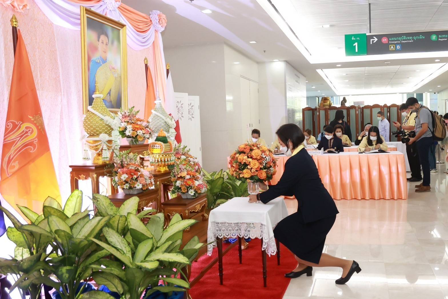 ๐๔๕ นายก สคภ.สป.นำคณะกรรมการสมาคมฯ ลงนามถวายพระพร สมเด็จพระเจ้าลูกเธอ เจ้าฟ้าพัชรกิติยาภา นเรนทิราเทพยวดี กรมหลวงราชสาริณีสิริพัชร มหาวัชรราชธิดา