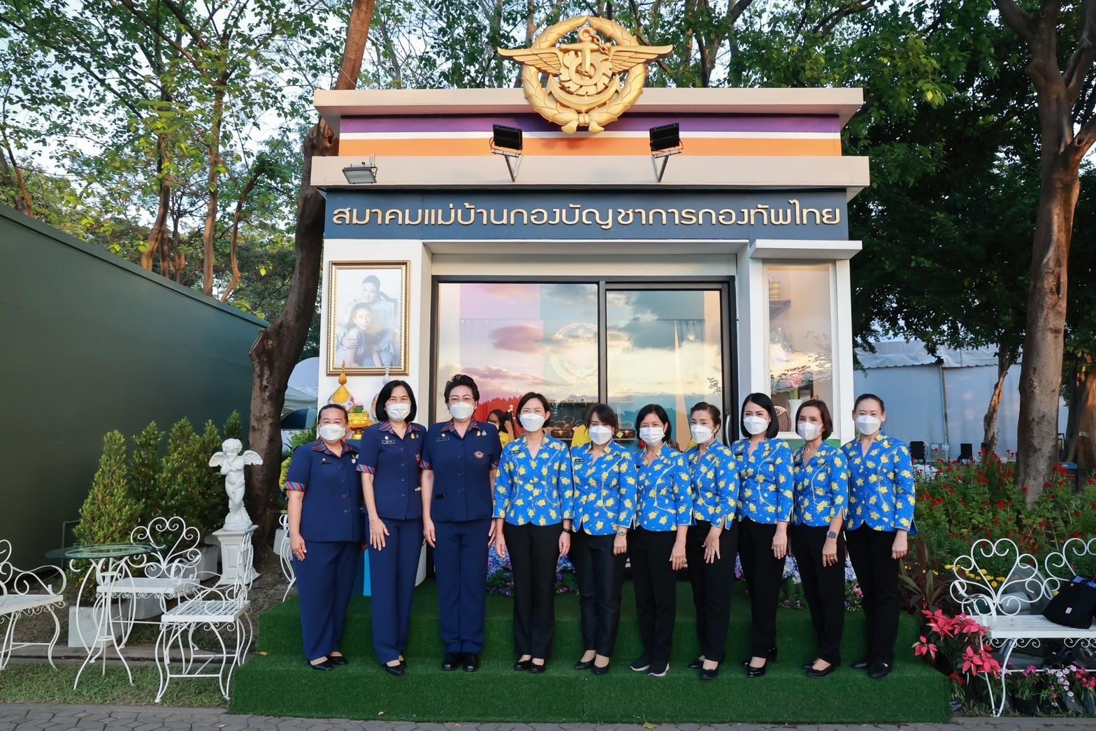 ๐๓๘ นายกสมาคมฯ เยี่ยมชมงานและร้านค้าสมาคมแม่บ้านเหล่าทัพ ตำรวจ และ อผศ. ในงาน “เพื่อนพึ่ง (ภาฯ) ประจำปี ๒๕๖๕”