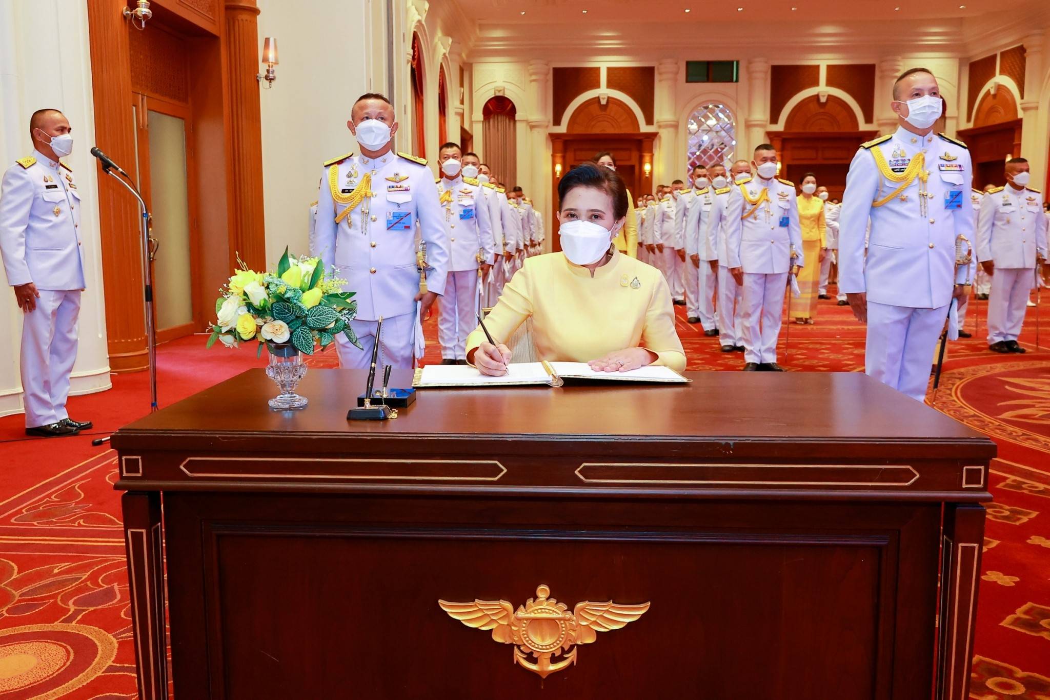 ๑๒๒ ปลัดกระทรวงกลาโหม และนายกสมาคมภริยาฯ พร้อมด้วยหัวหน้าหน่วยขึ้นตรงและภริยา ร่วมพิธีเฉลิมพระเกียรติเนื่องในโอกาสวันเฉลิมพระชนมพรรษาพระบาทสมเด็จพระเจ้าอยู่หัว ๗๑ พรรษา