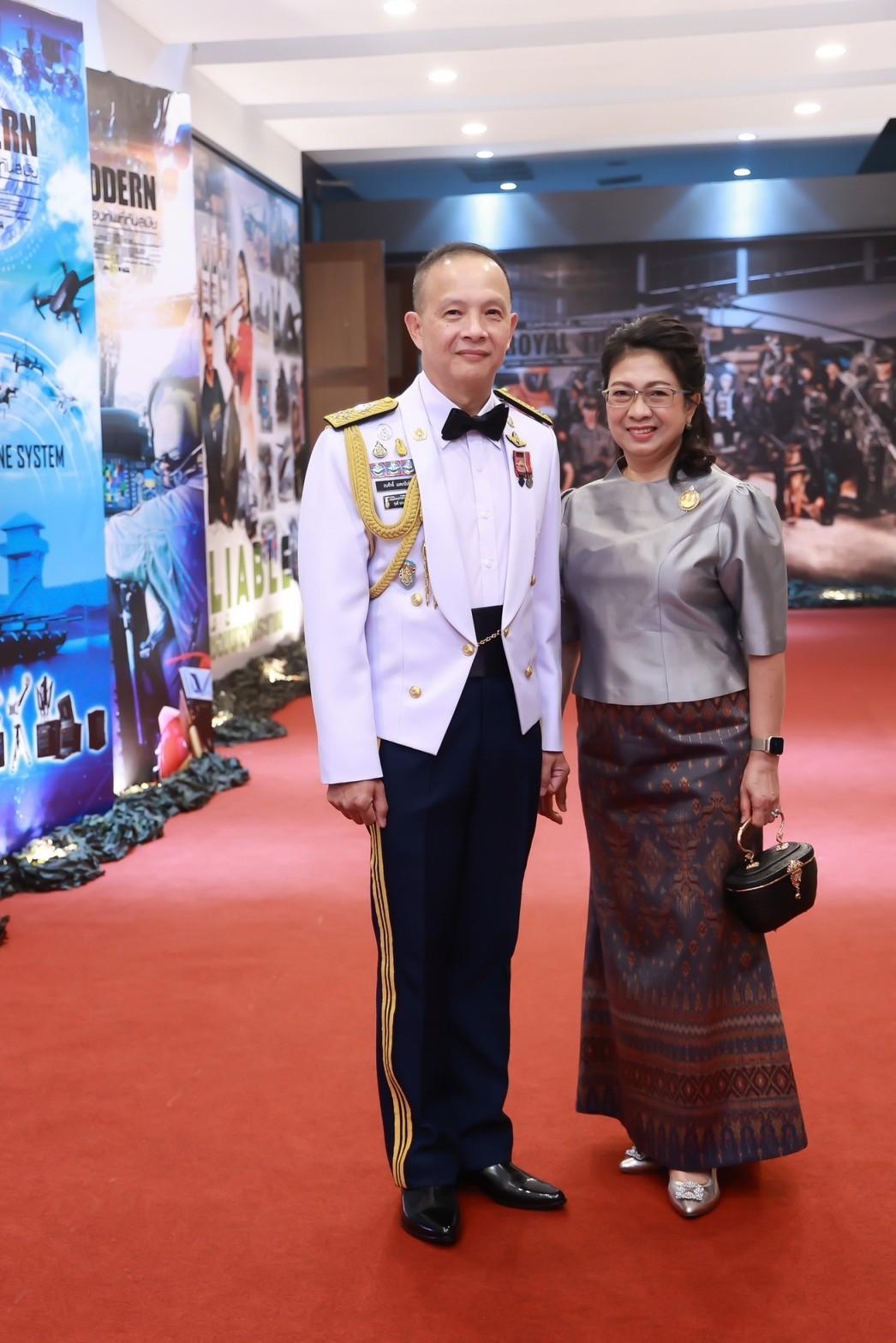 ๐๖๓ ปลัดกระทรวงกลาโหม และนายกสมาคมภริยาฯ ร่วมงานวันกองทัพบก